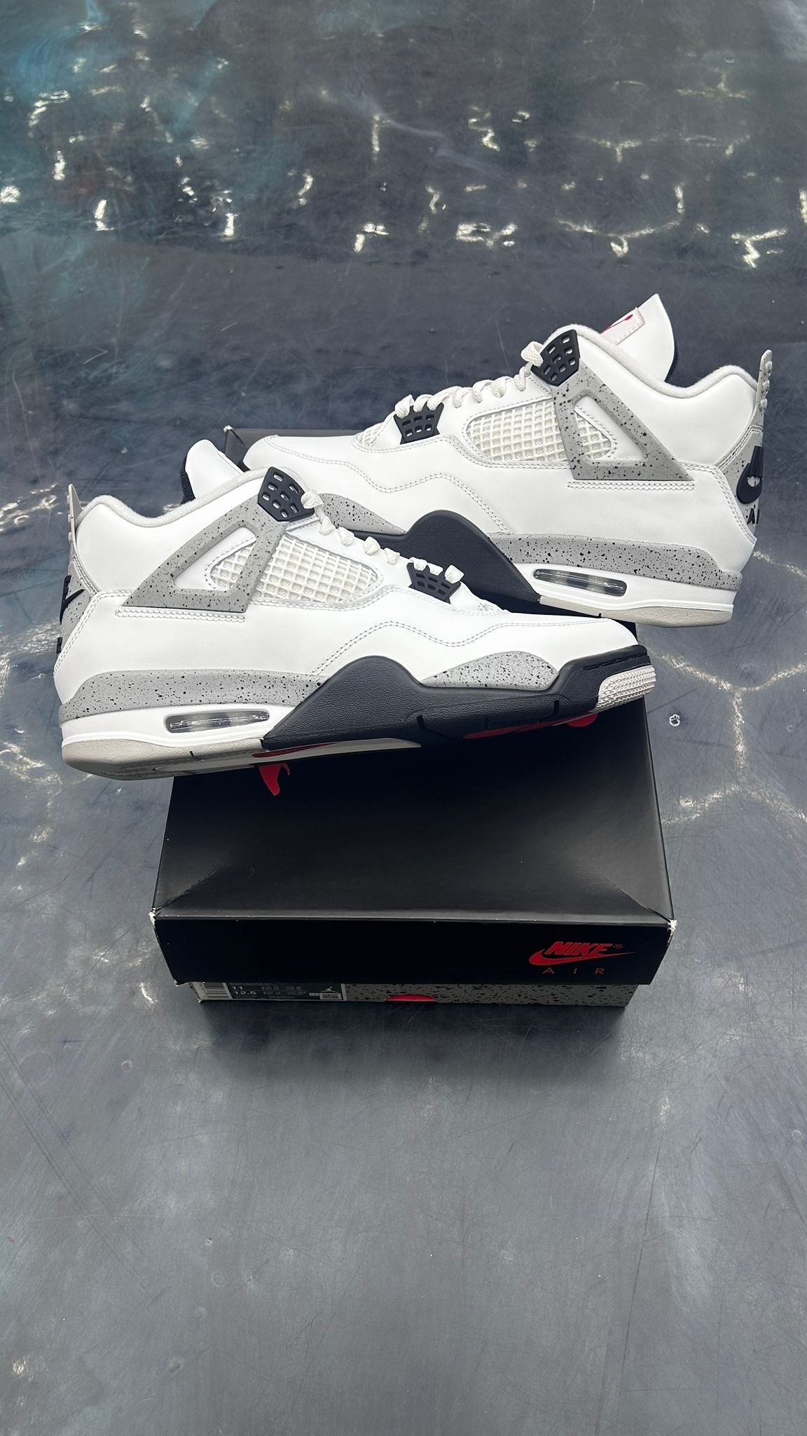 JORDAN 4 RETRO WHITE CEMENT PRE OWNED SIZE 8