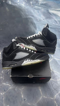 JORDA 5 RETRO BLACK METALLIC PRE OWNED SIZE 10