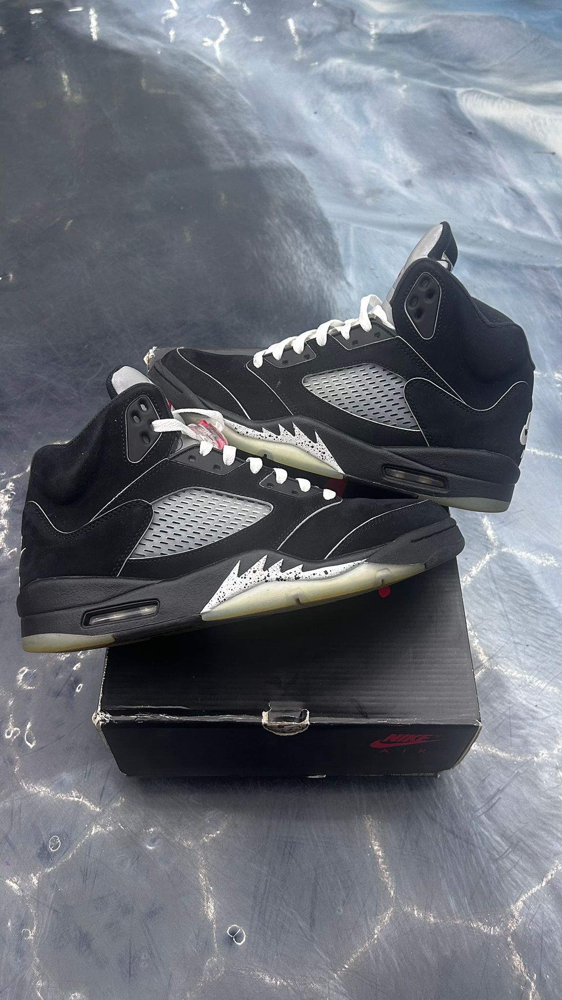 JORDA 5 RETRO BLACK METALLIC PRE OWNED SIZE 10