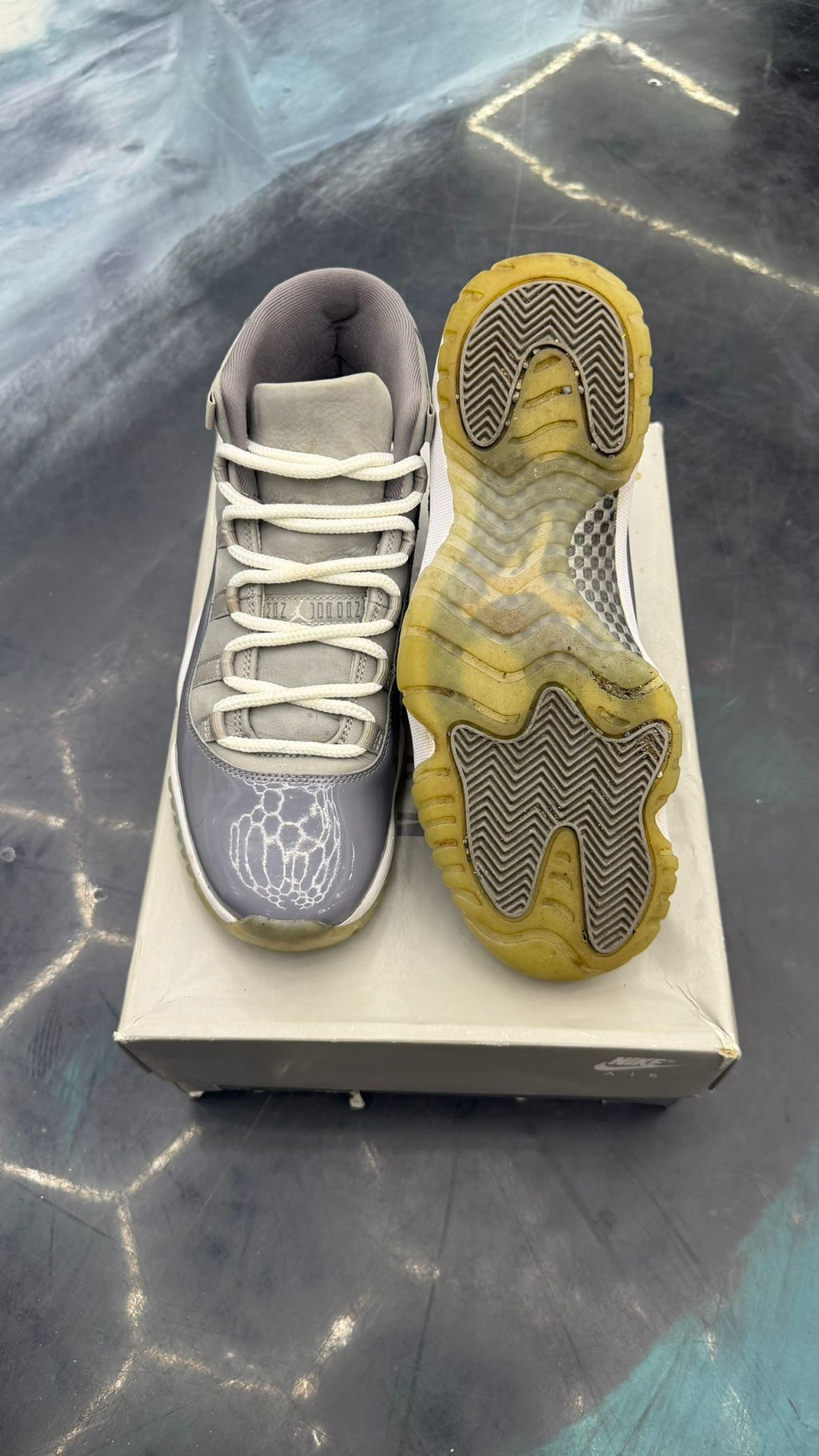 JORDAN 11 RETRO COOL GREY PRE OWNED SIZE 10
