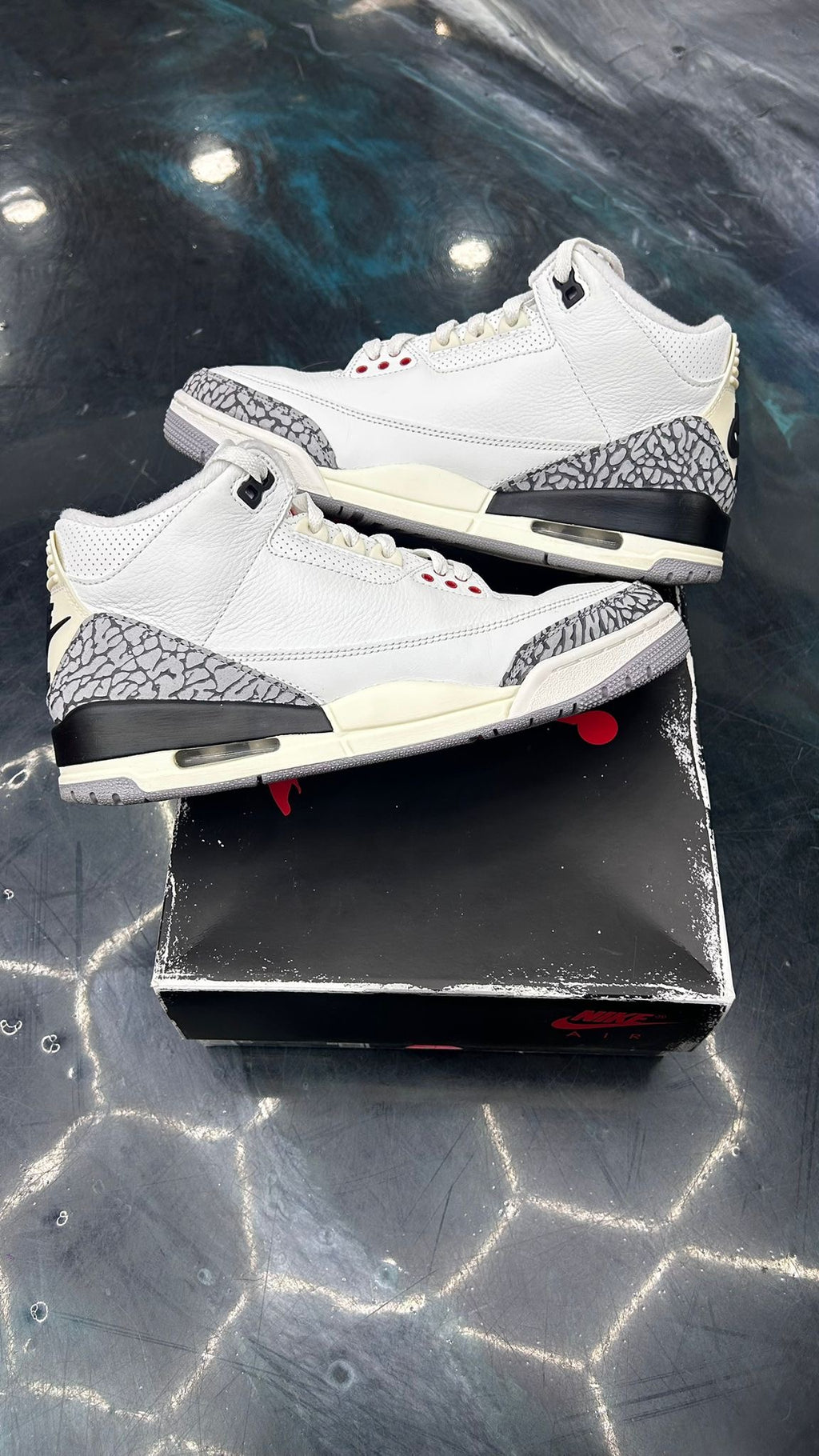 JORDAN 3 RETRO WHITE CEMENT PRE OWNED SIZE 8