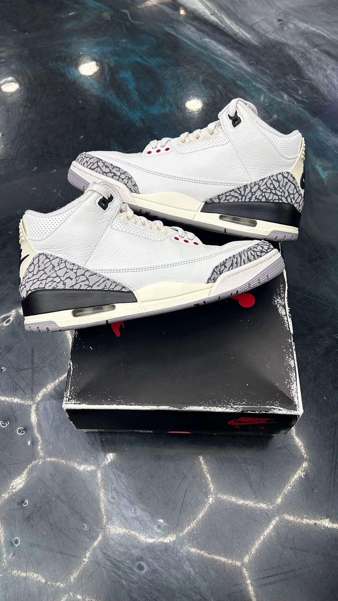 JORDAN 3 RETRO WHITE CEMENT PRE OWNED SIZE 8