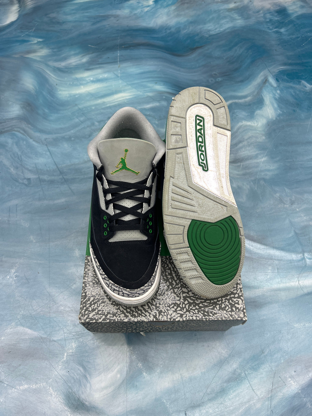 JORDAN 3 RETRO PINE GREEN PRE OWNED SIZE 10