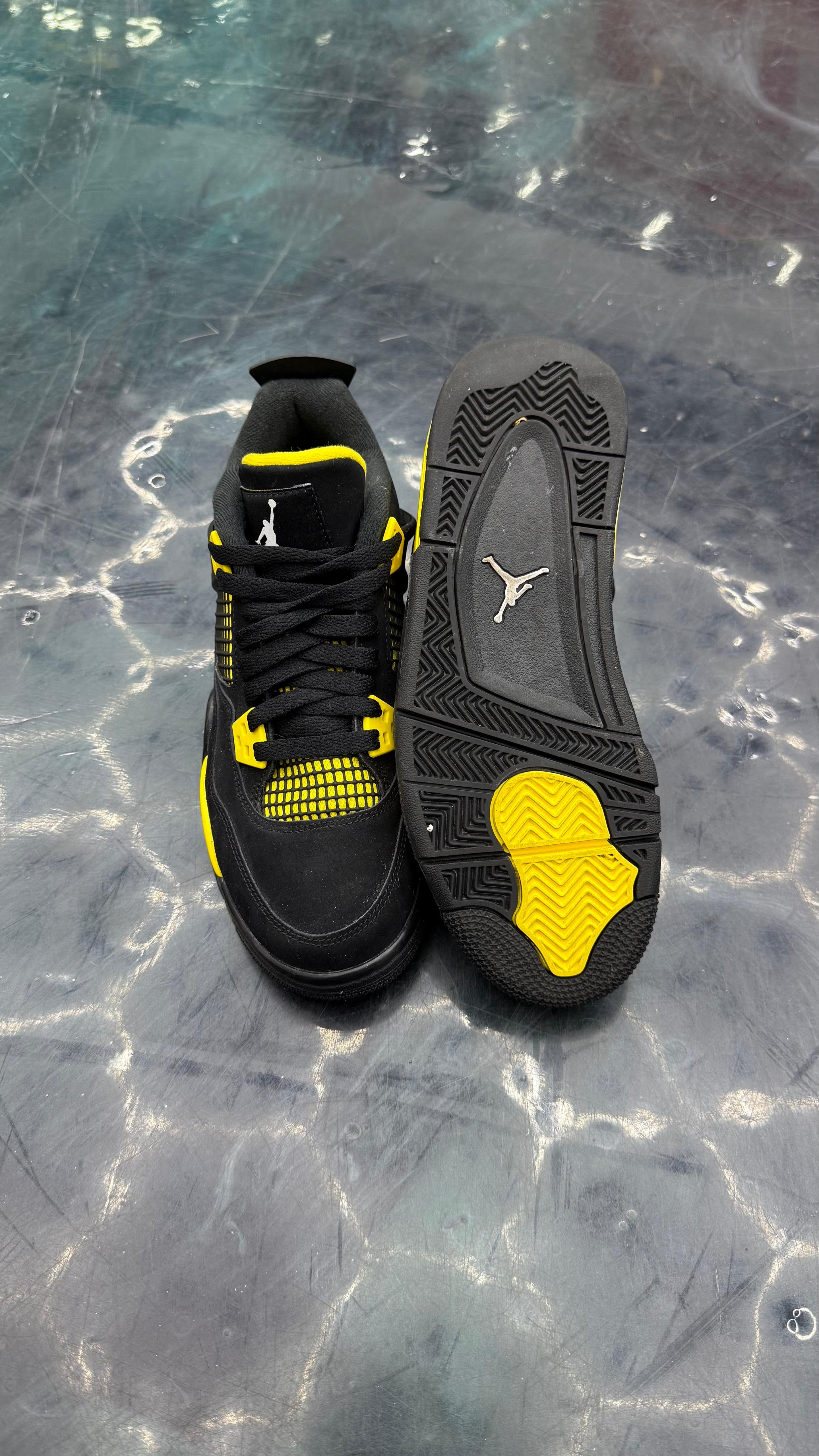 JORDAN 4 RETRO YELLOW THUNDER PRE OWNED SIZE 6Y