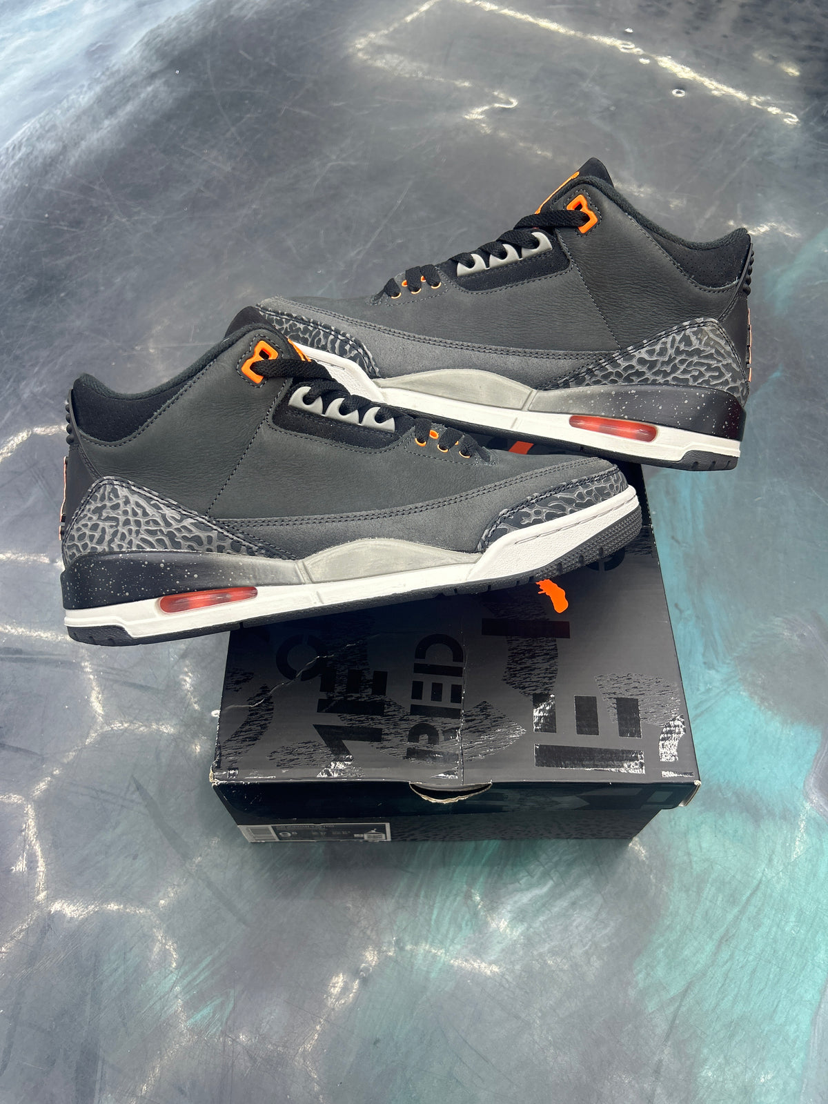 JORDAN 3 RETRO FEAR PACK (2023) PREOWNED SIZE 9.5