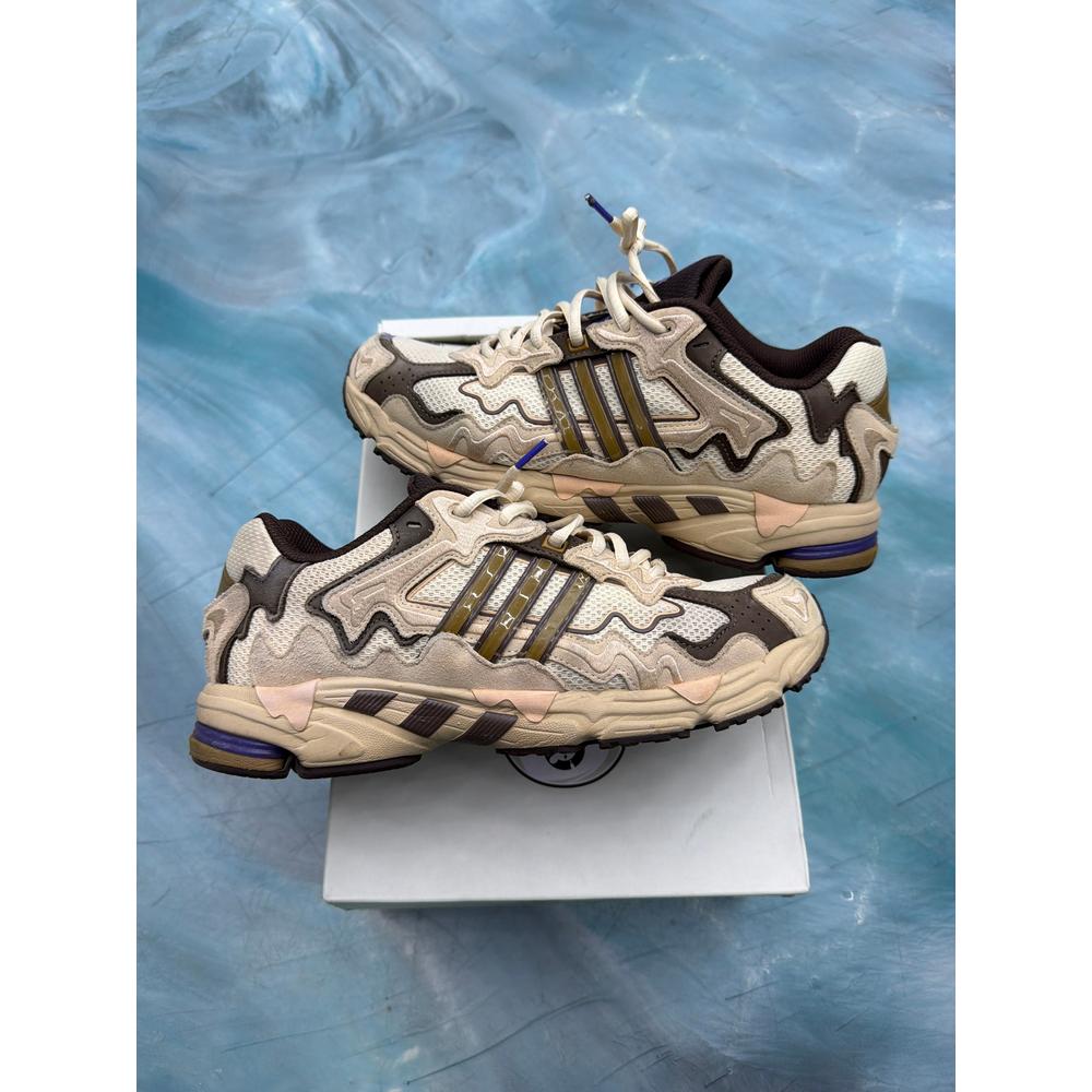 ADIDAS BAD BUNNY RESPONSE CL PASO FINO PRE OWNED SIZE 9.5