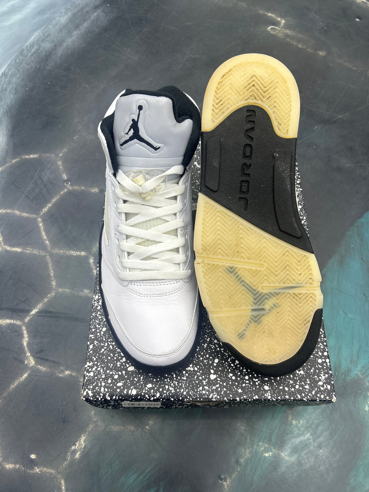 JORDAN 5 RETRO REVERSE METALLIC PREOWNED SIZE 10