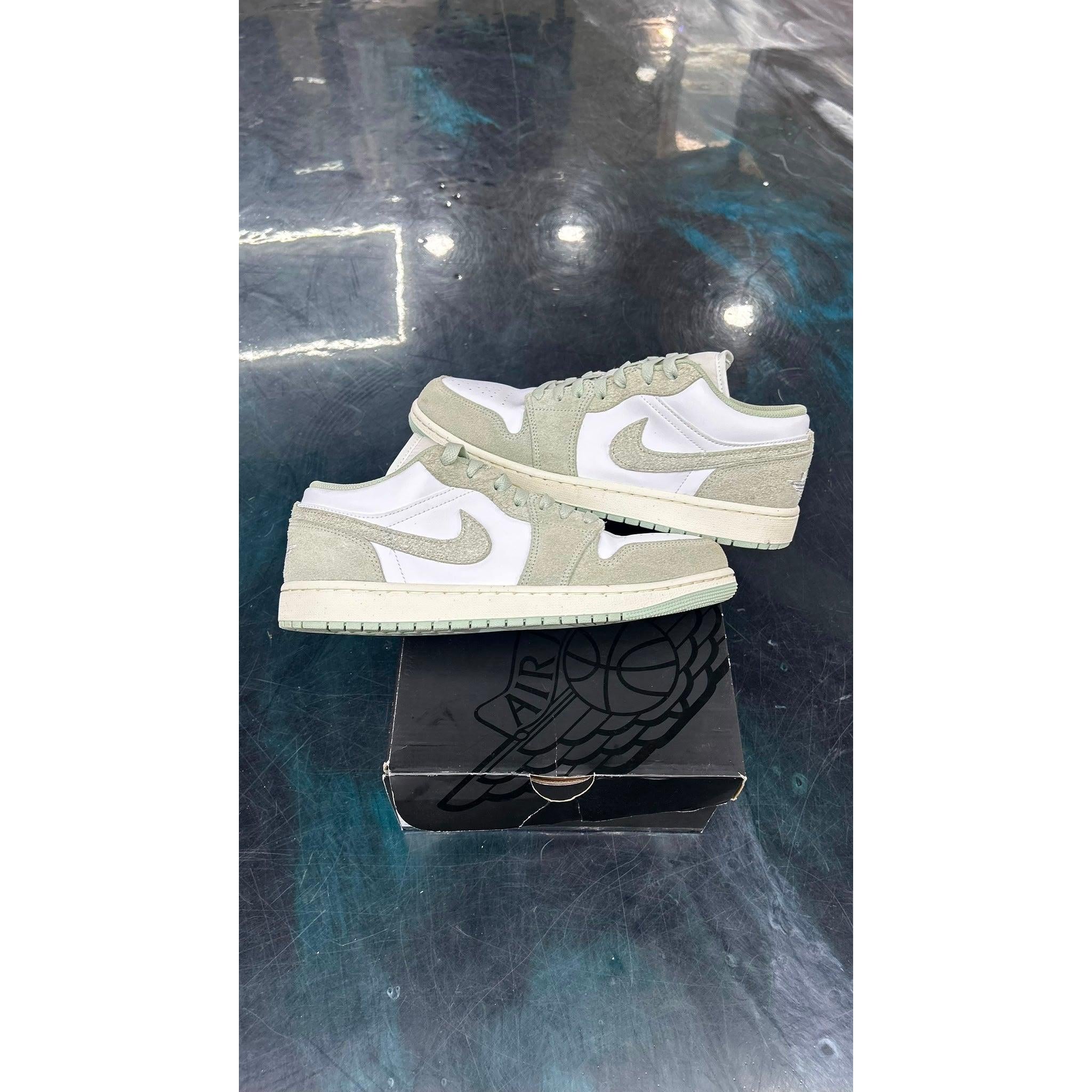 JORDAN 1 LOW SE SEAFOAM PRE OWNED SIZE 10