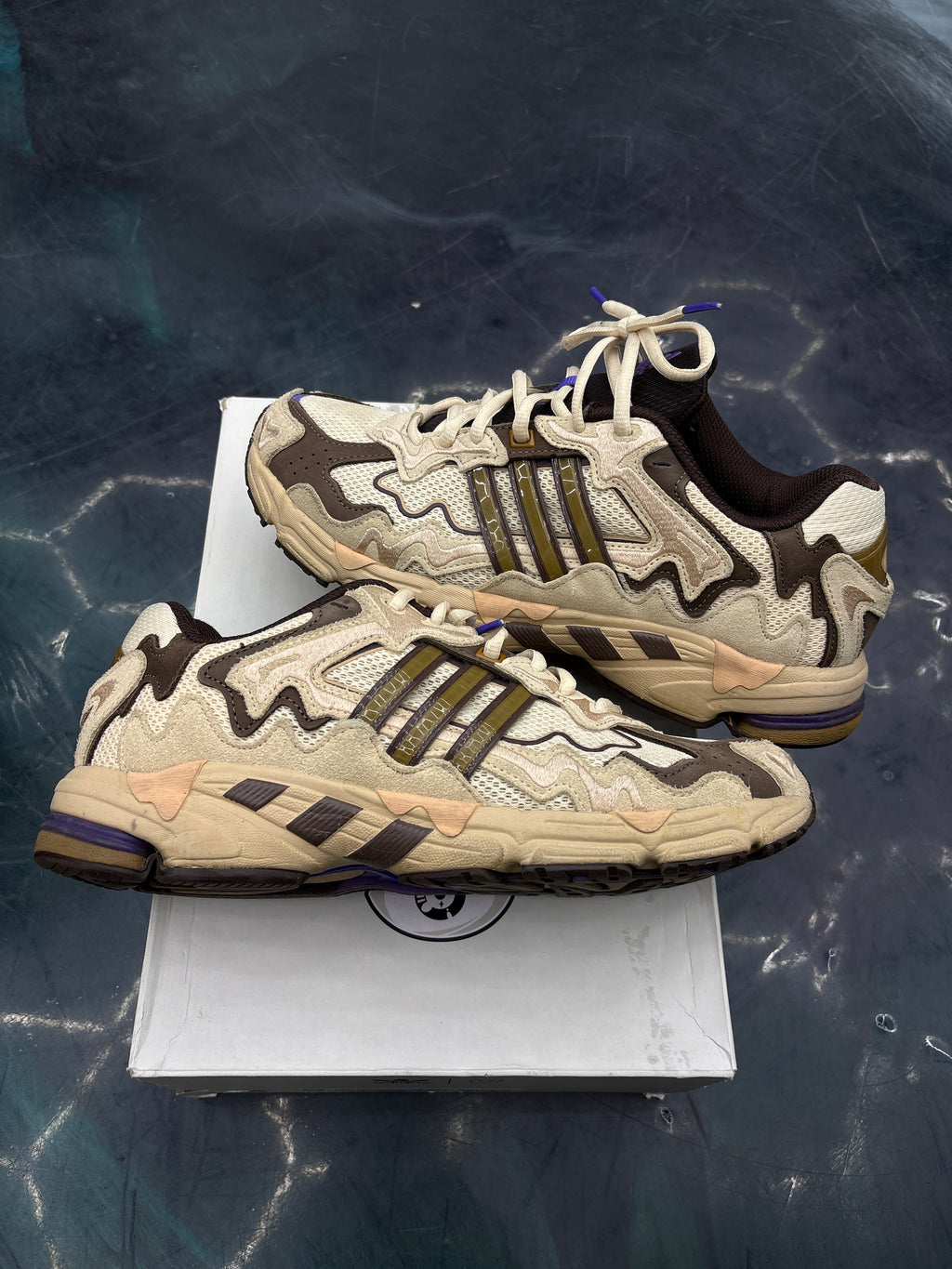ADIDAS RESPONSE CL BAD BUNNY PASO FINO PRE OWNED SIZE 9