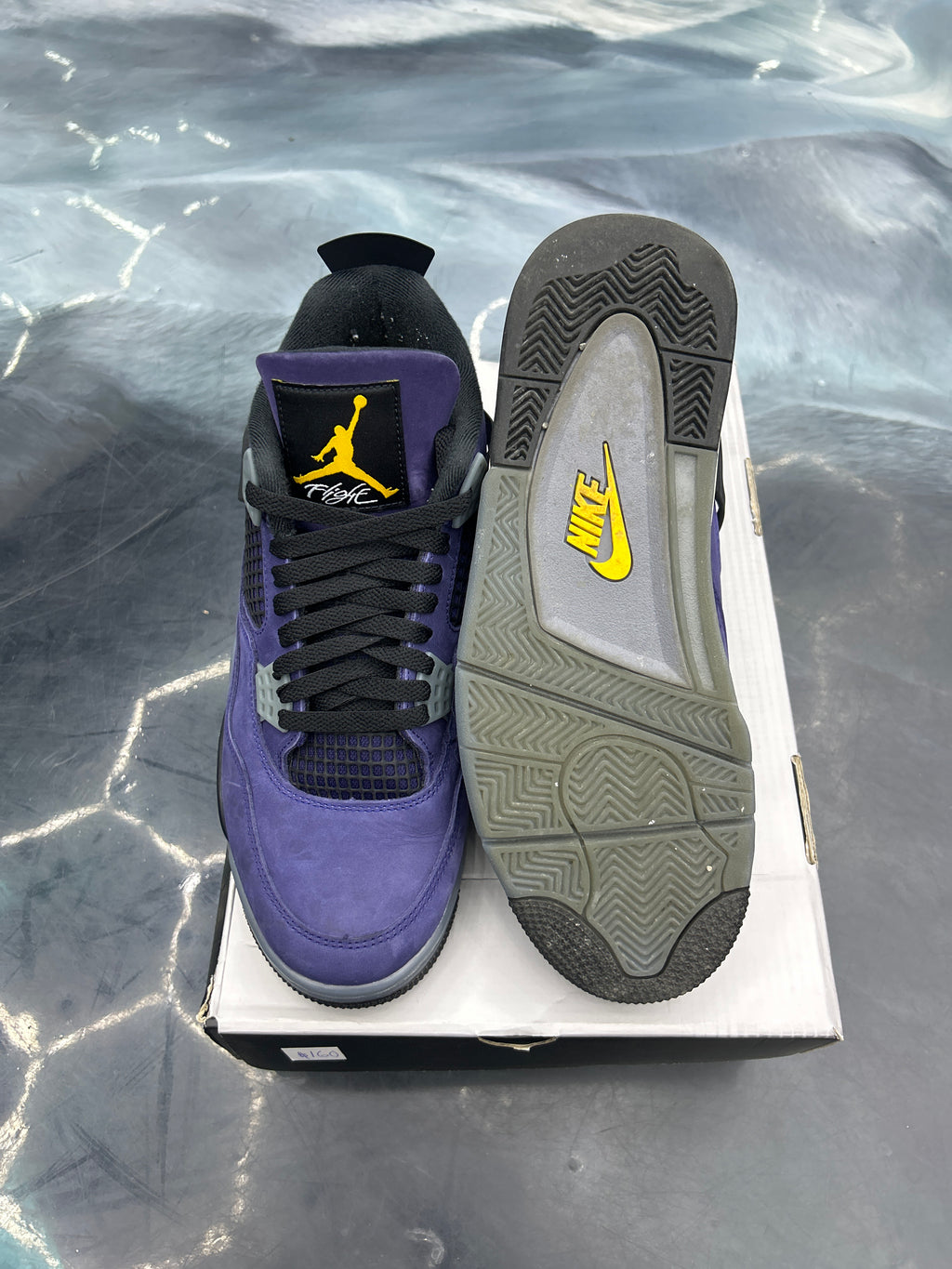 JORDAN 4 RETRO LAKERS PRE OWNED SIZE 10.5