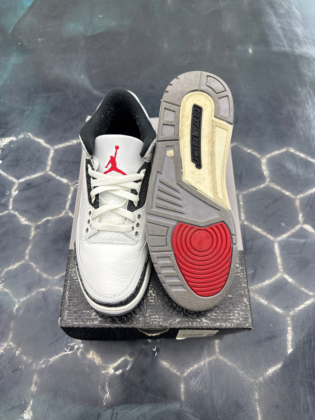 JORDAN 3 RETRO CEMENT GREY PRE OWNED SIZE 7.5