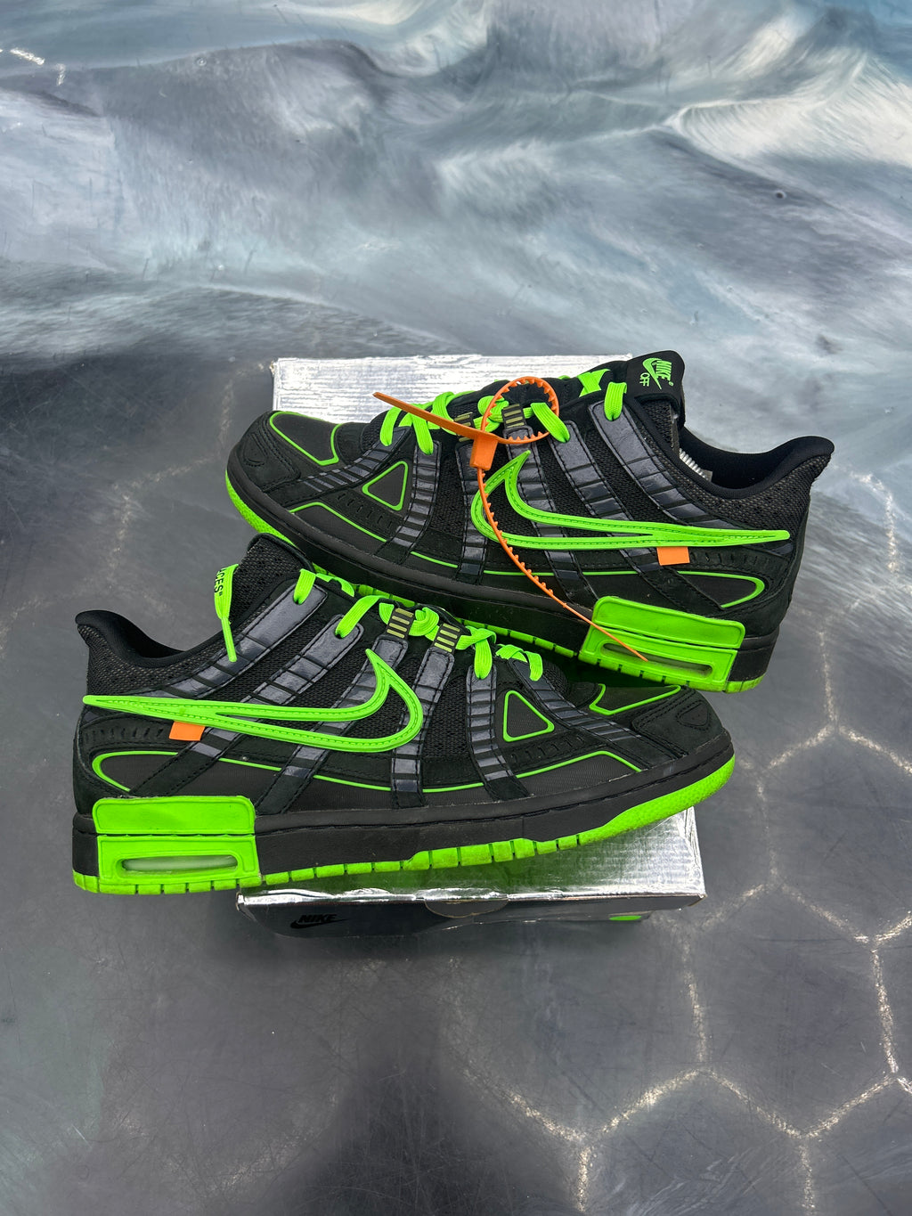 NIKE AIR RUBBER DUNK OFF-WHITE GREEN STRIKE PRE OWNED SIZE 11