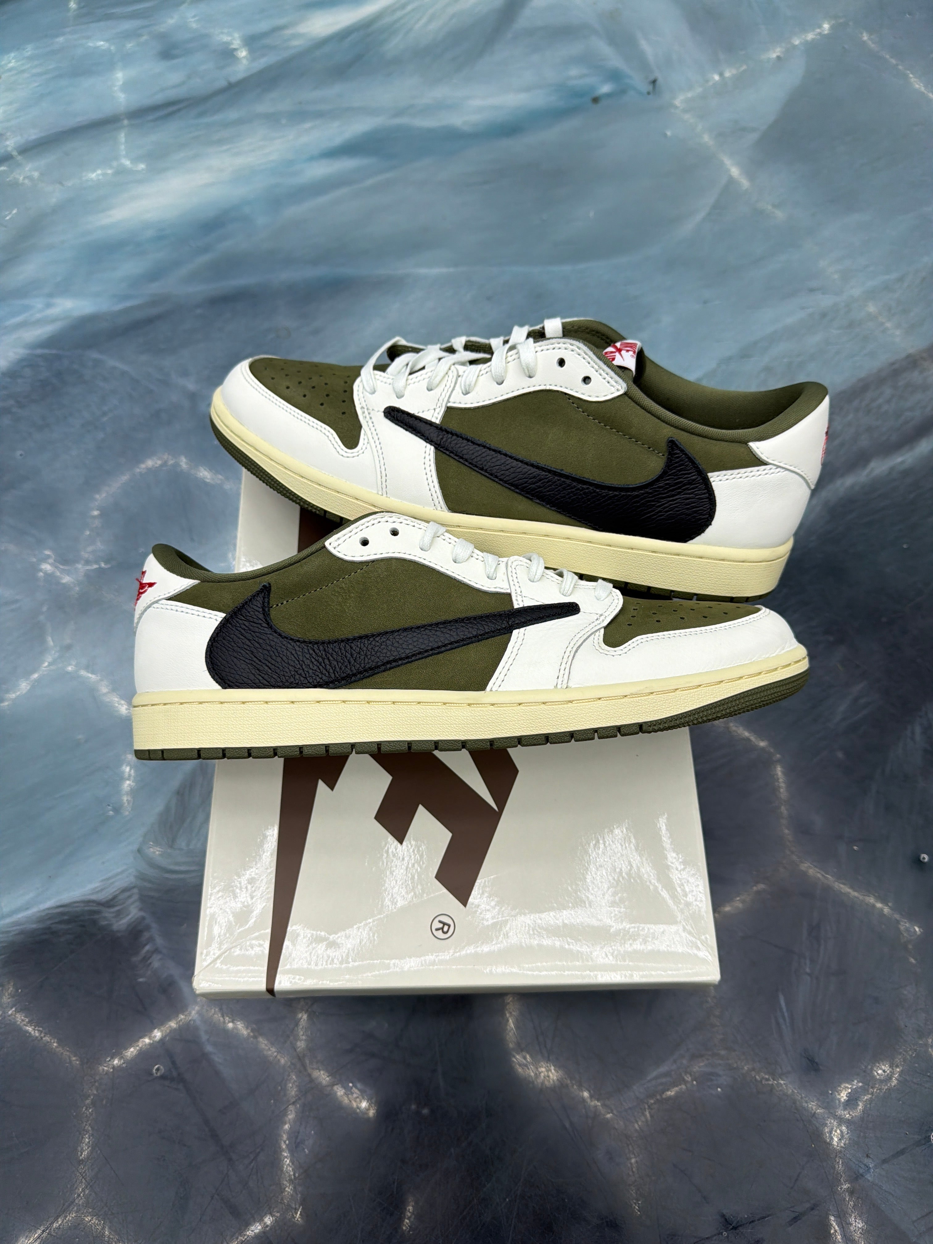 JORDAN 1 RETRO LOW OG SP TRAVIS SCOTT MEDIUM OLIVE PRE OWNED SIZE 11.5