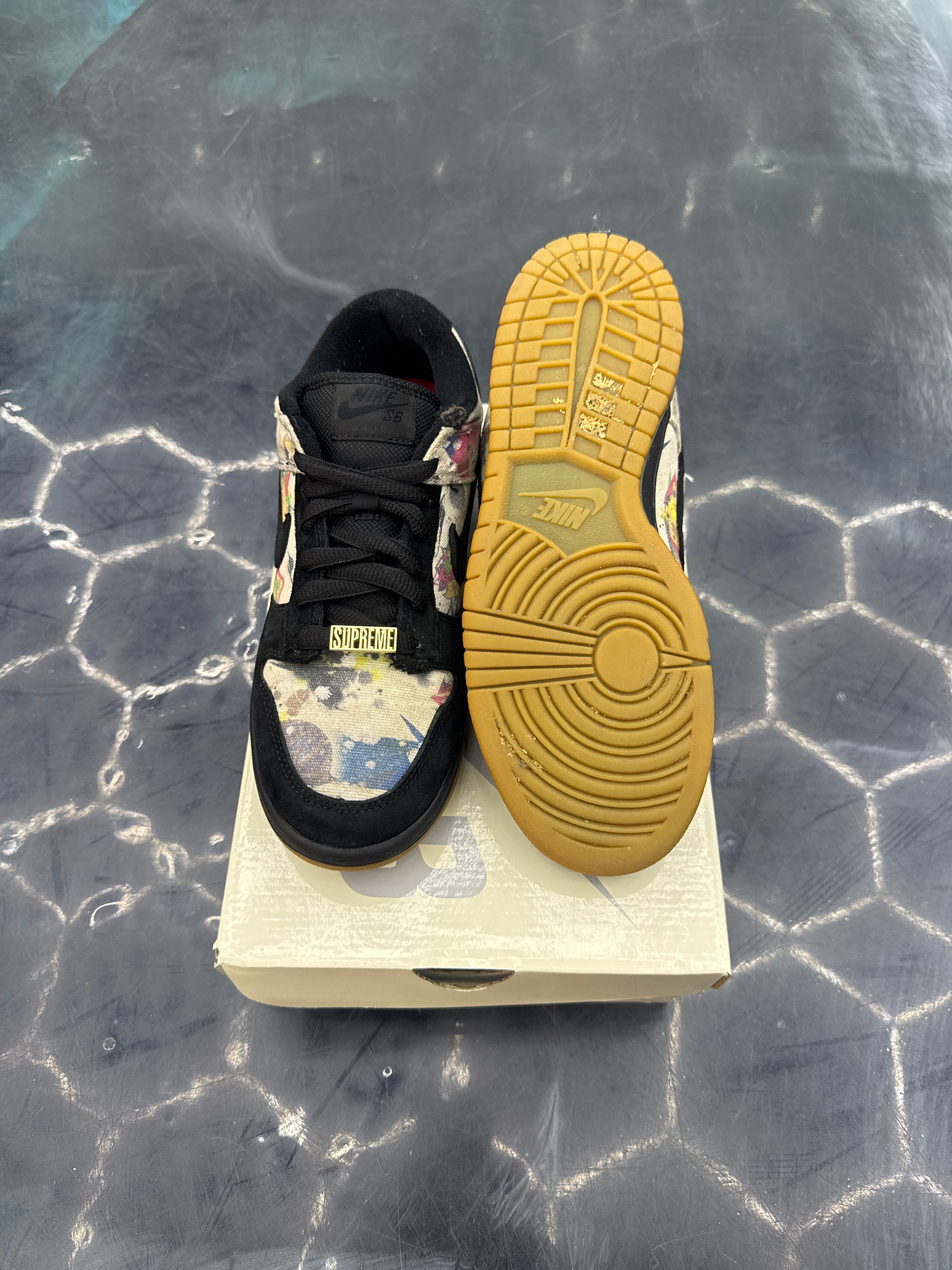 NIKE SB DUNK LOW SUPREME RAMMELLZEE PRE OWNED SIZE 6