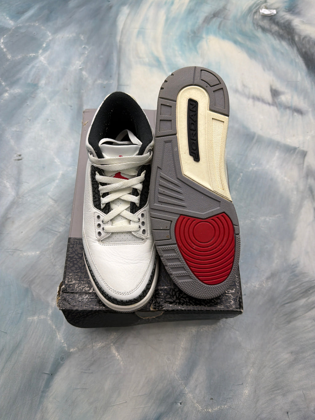 JORDAN 3 RETRO CEMENT GREY PRE OWNED SIZE 8