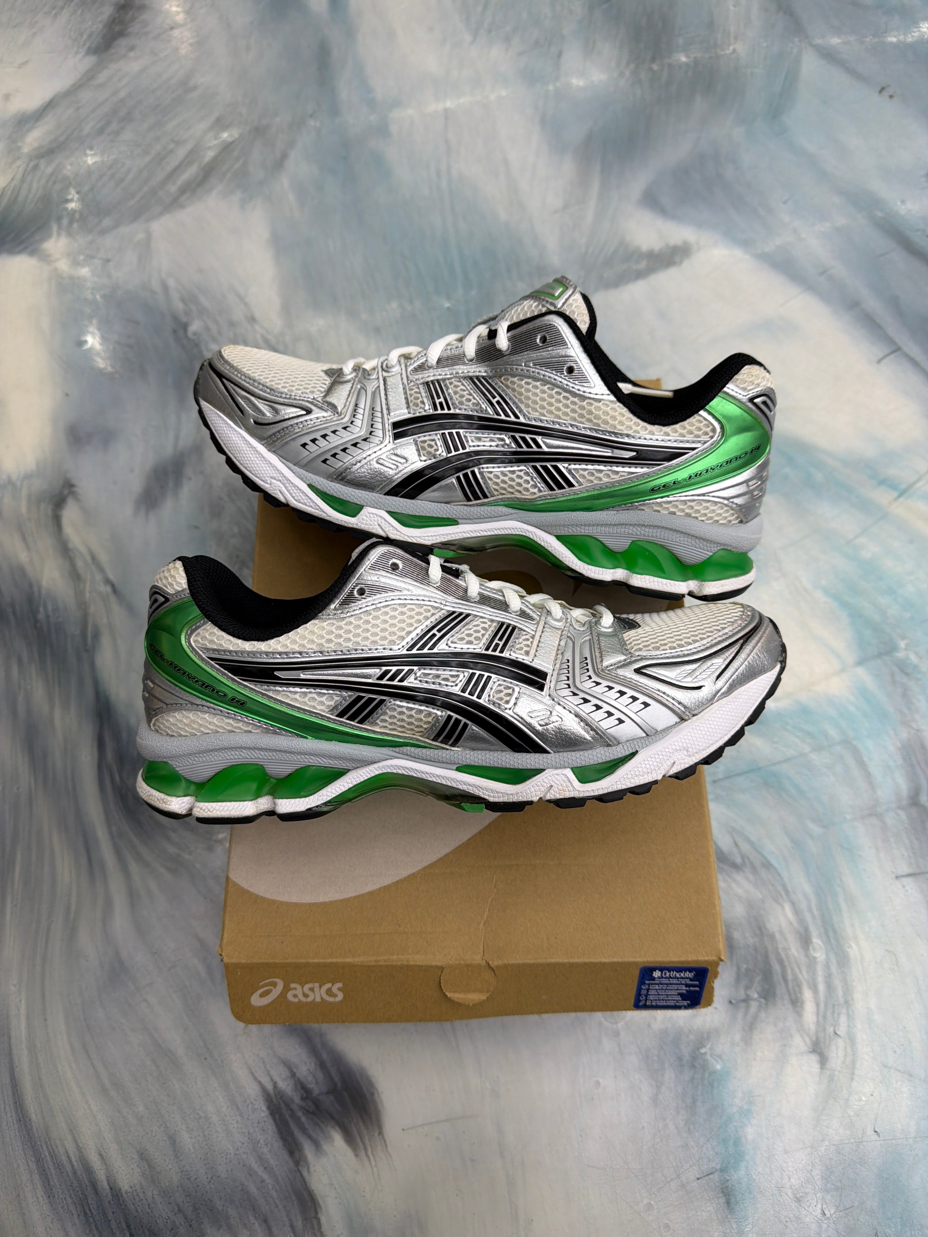 ASICS GEL-KAYANO 14 WHITE MALACHITE GREEN PRE OWNED SIZE 10.5