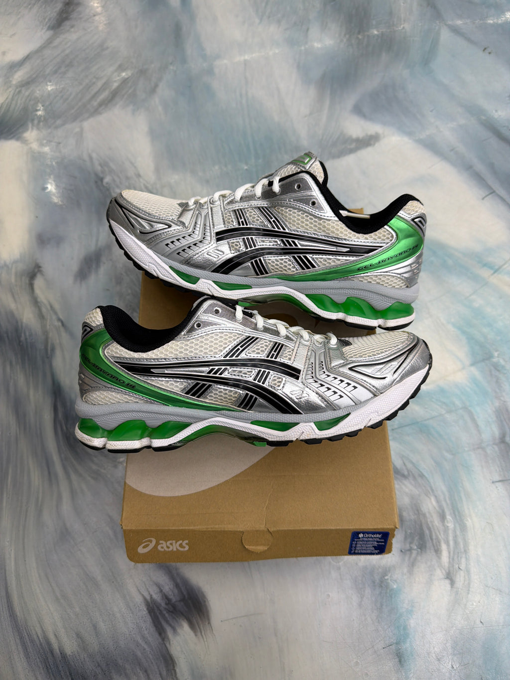 ASICS GEL-KAYANO 14 WHITE MALACHITE GREEN PRE OWNED SIZE 10.5