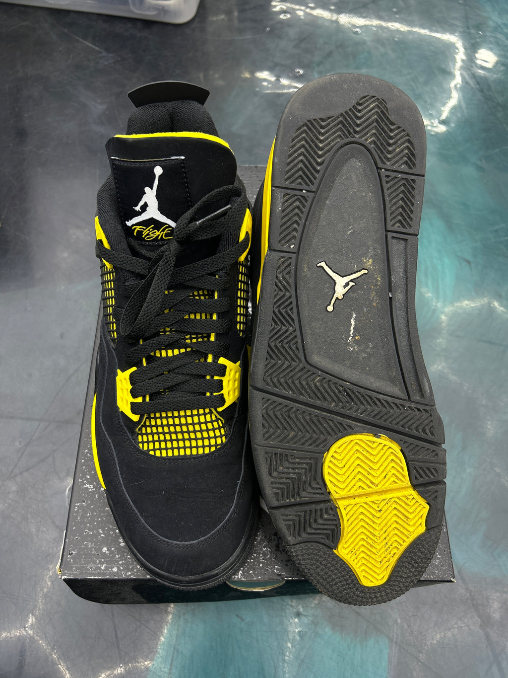 JORDAN 4 RETRO THUNDER PRE OWNED SIZE 13