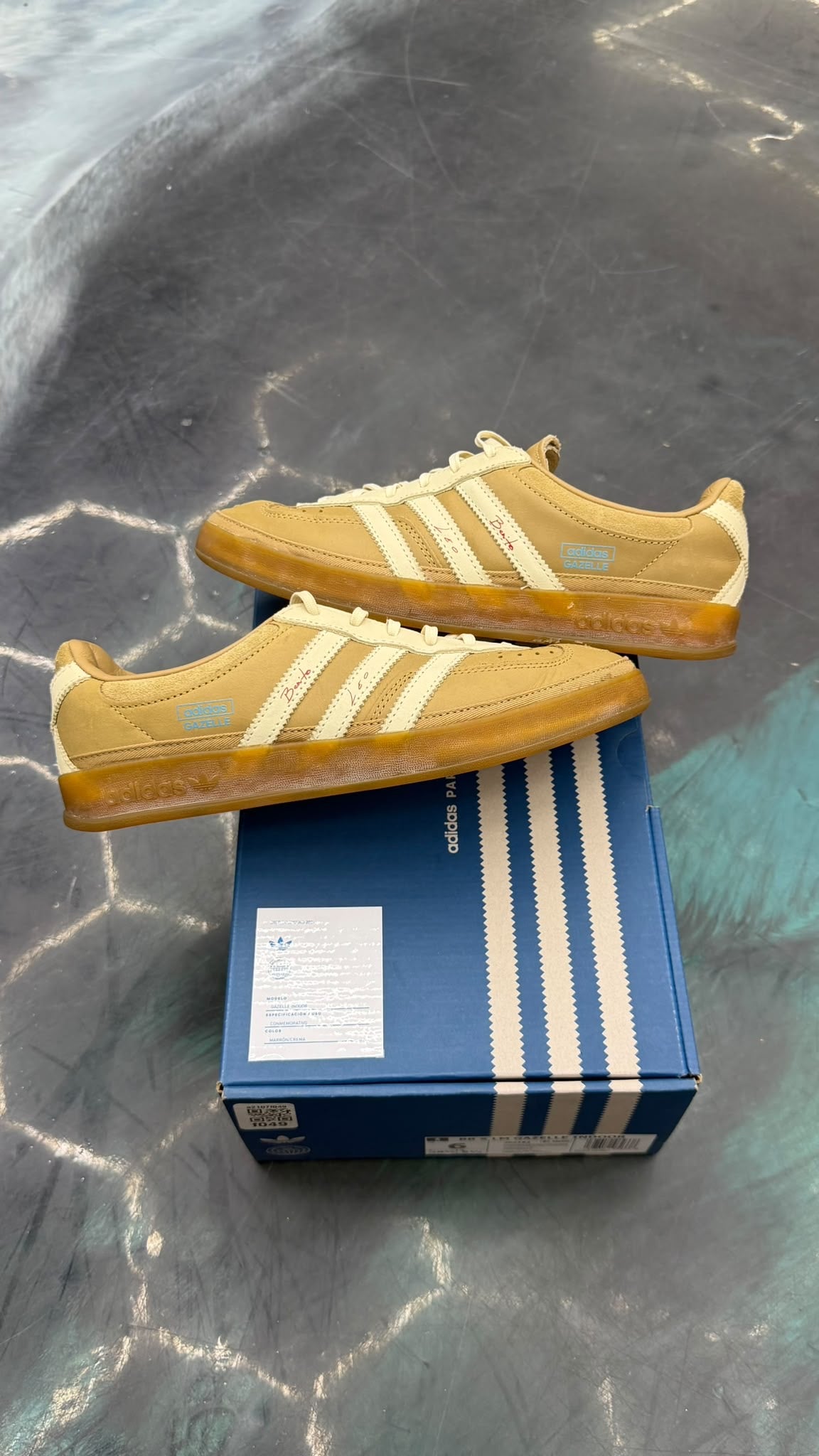 ADIDAS GAZELLE INDOOR BAD BUNNY X MESSI PRE OWNED SIZE 6