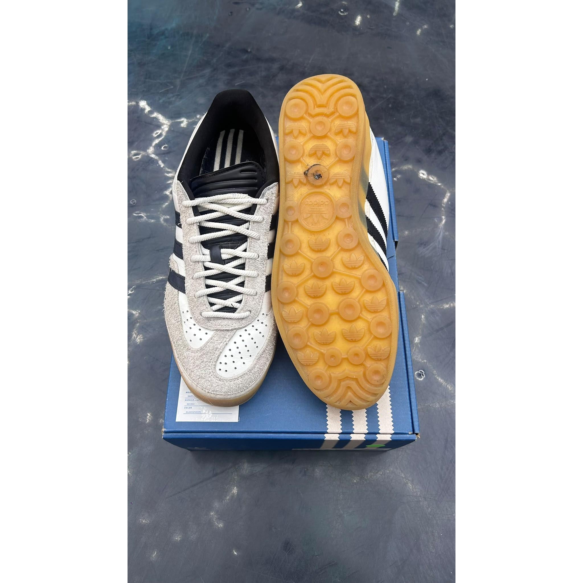 ADIDAS GAZELLE INDOOR BAD BUNNY BENITO PRE OWNED SIZE 11