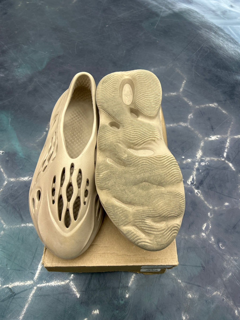 ADIDAS YEEZY FOAM RNNR MIST PRE-OWNED SIZE 12