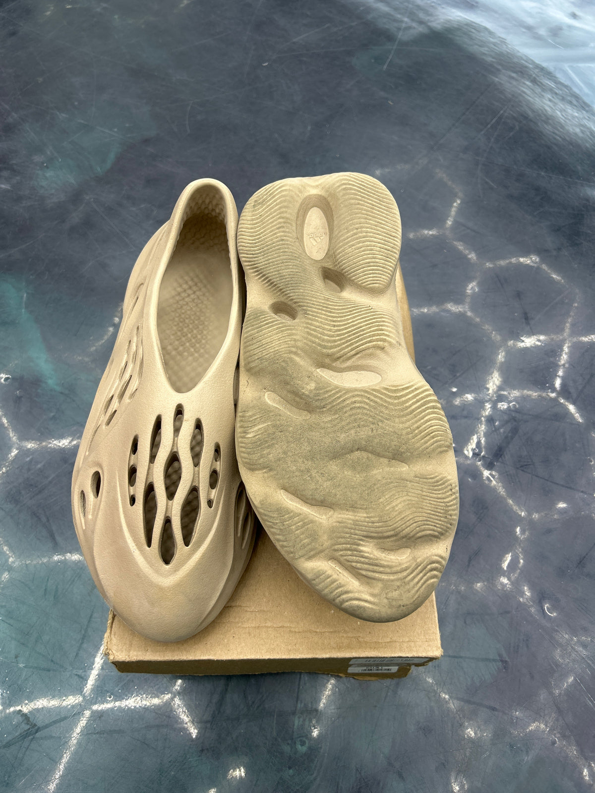 ADIDAS YEEZY FOAM RNNR MIST PRE-OWNED SIZE 12