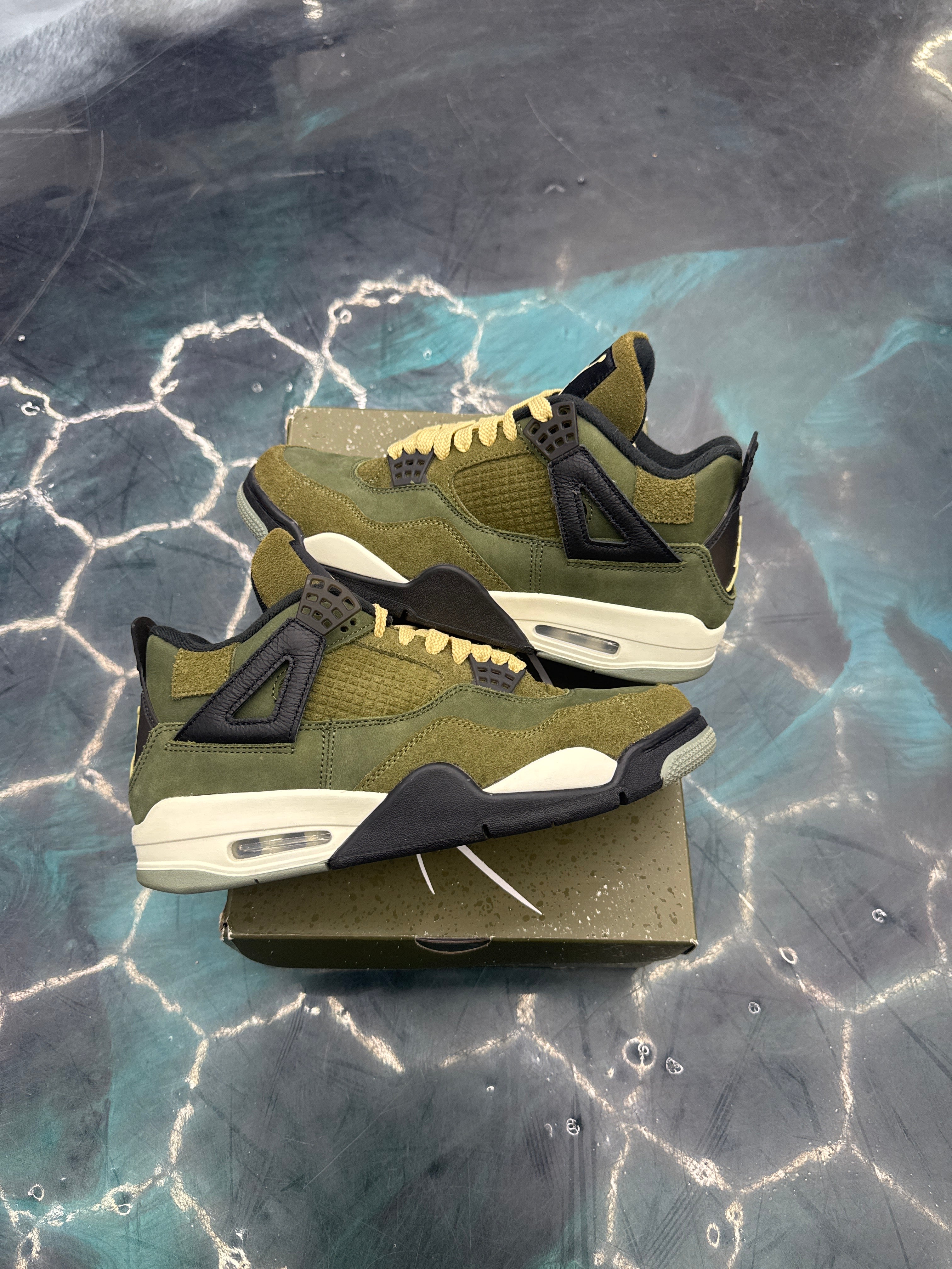 JORDAN 4 RETRO SE CRAFT MEDIUM OLIVE PRE OWNED SIZE 8.5