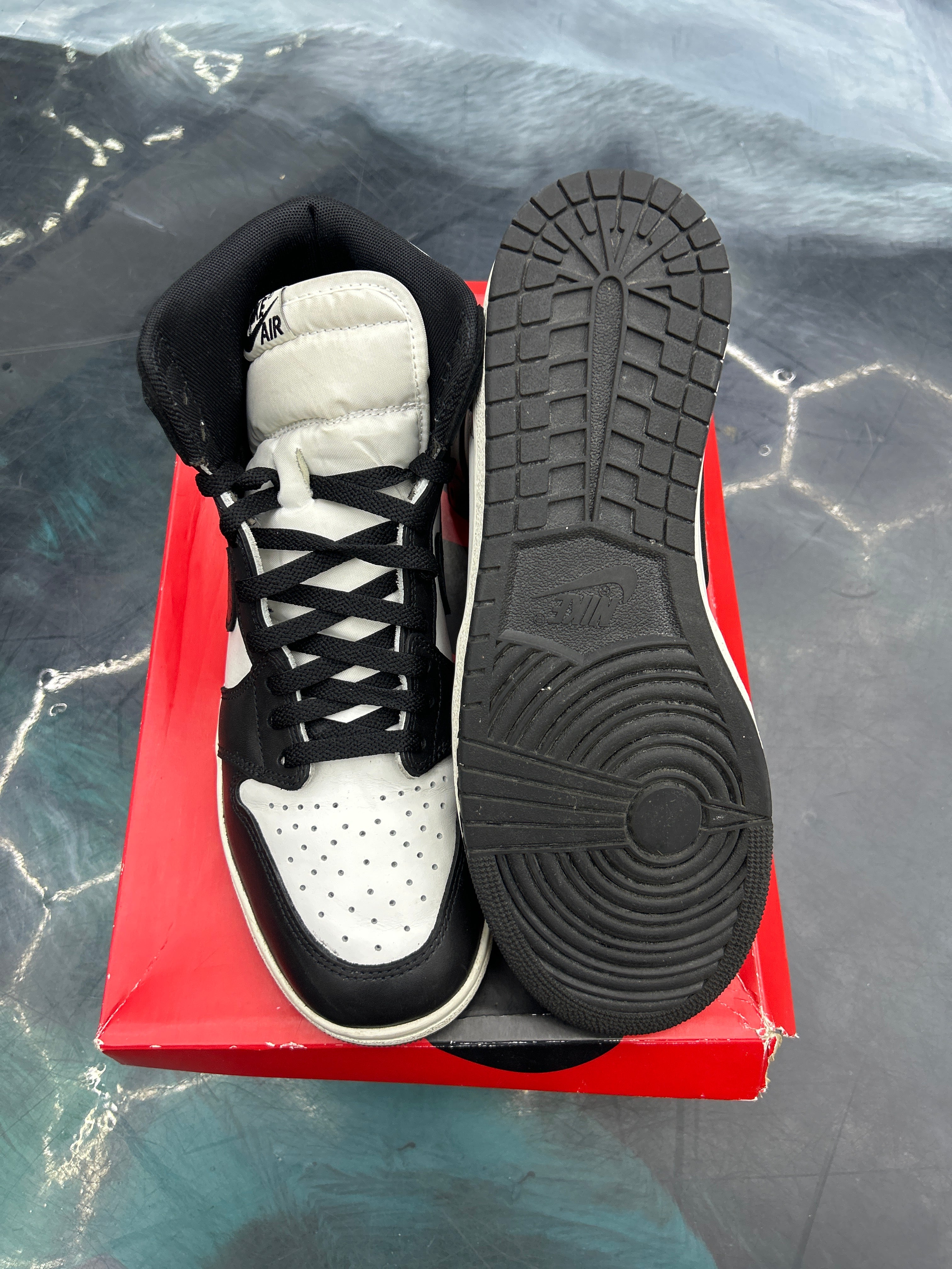 JORDAN 1 RETRO HIGH 85 BLACK WHITE PRE OWNED SIZE 11