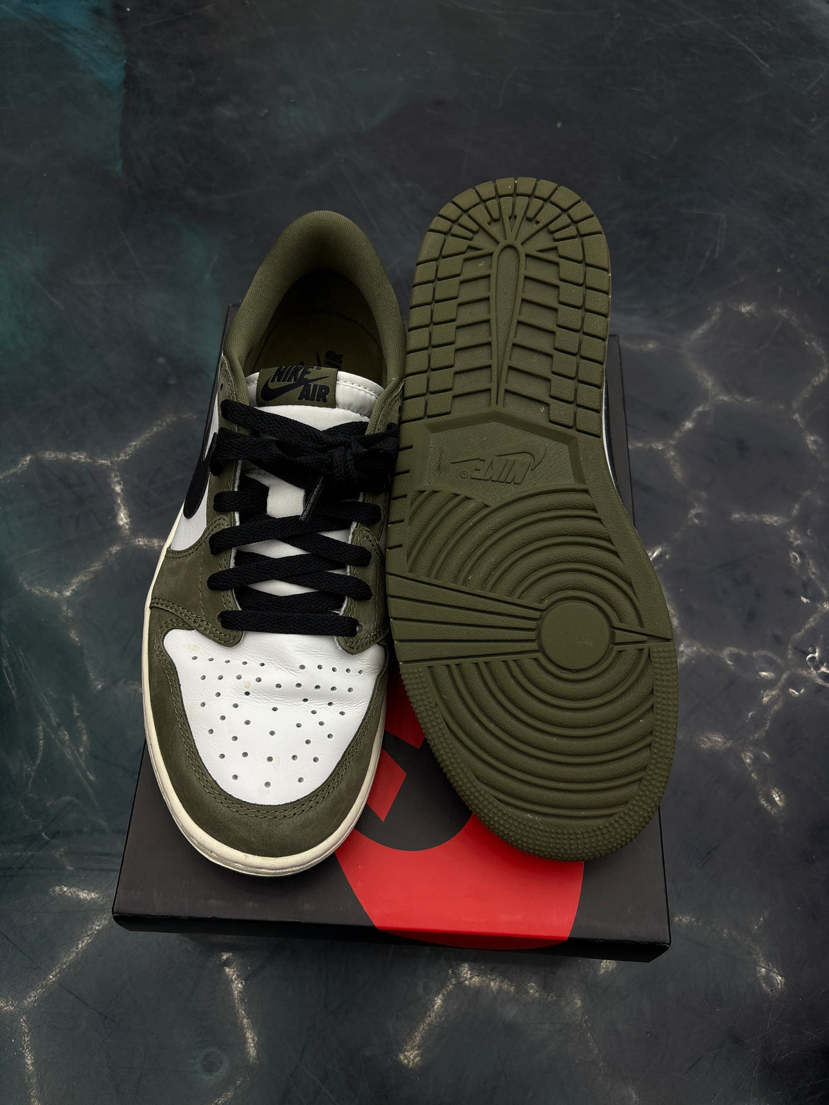 JORDAN 1 RETRO LOW PG MEDUIM OLIVE PS PRE OWNED SIZE 9.5