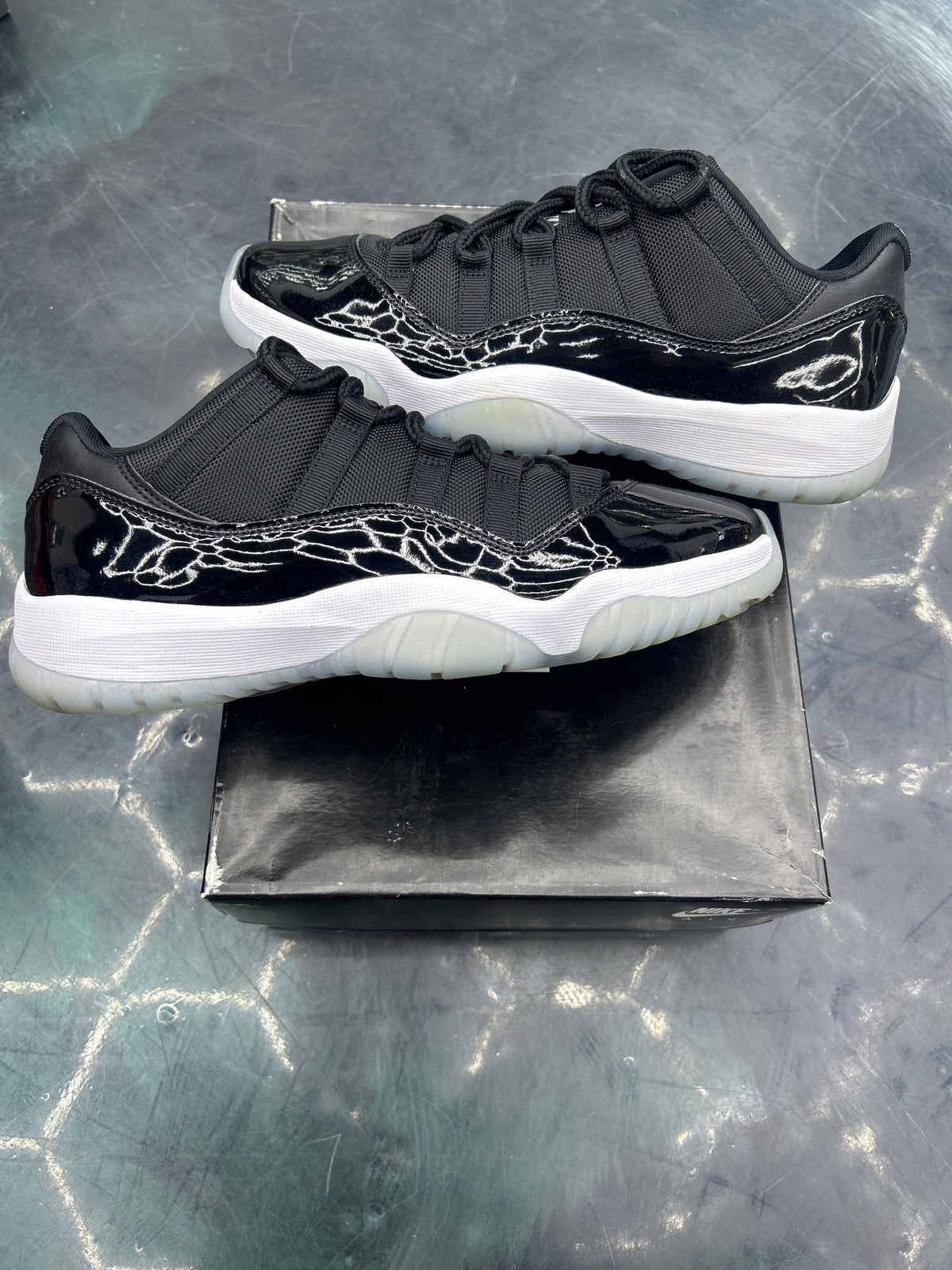 JORDAN 11 RETRO LOW SPACE JAM PRE-OWNED SIZE 8.5