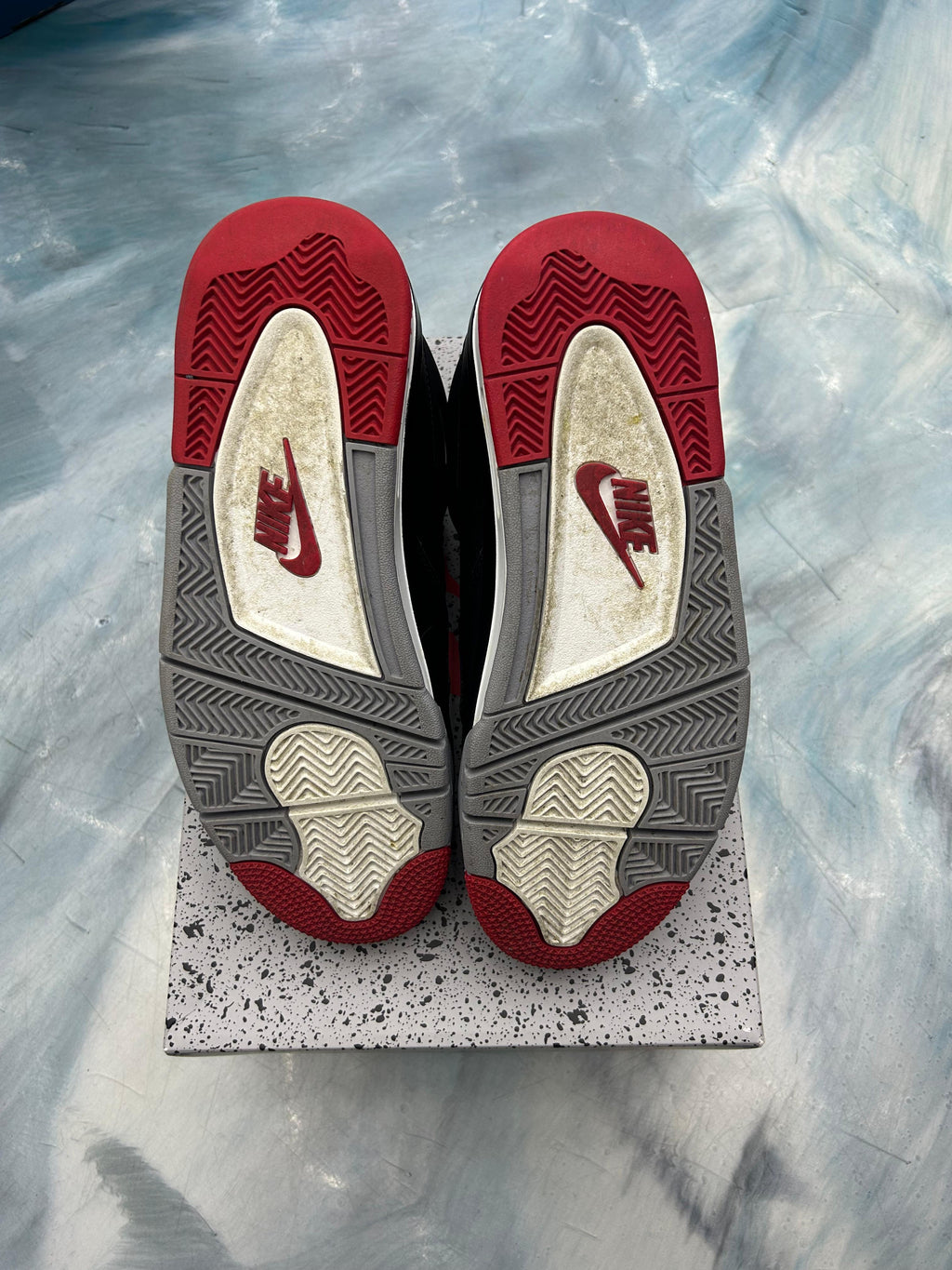 JORDAN 4 RETRO PRE OWNED SIZE 8.5