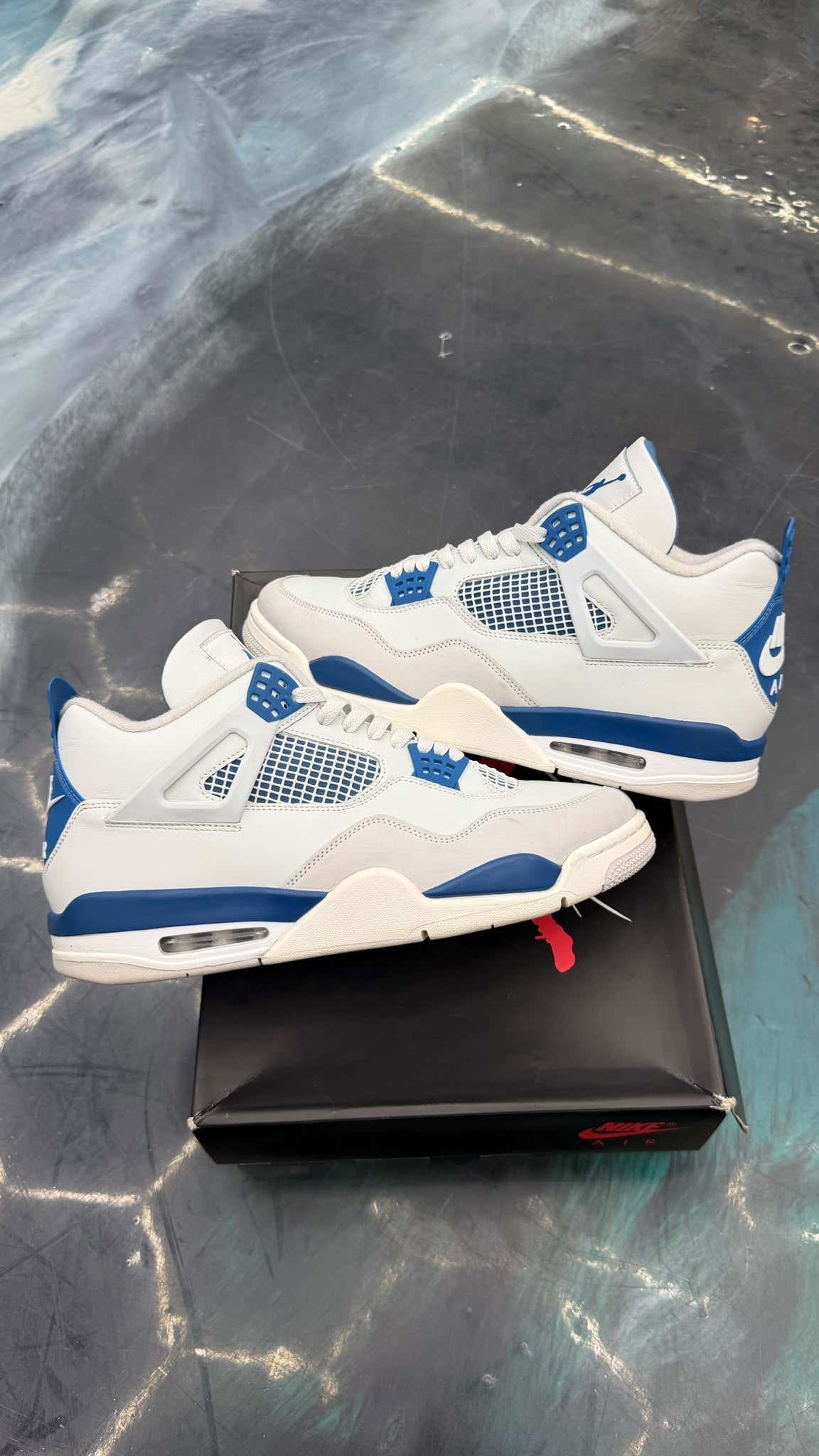 JORDAN 4 RETRO MILITARY BLUE PRE OWNED SIZE 13