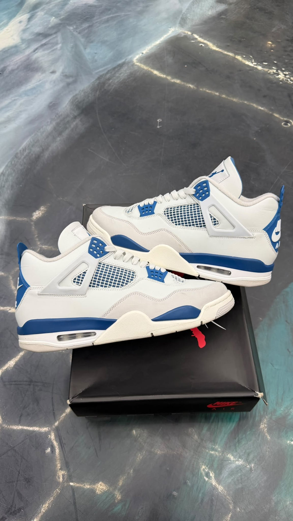 JORDAN 4 RETRO MILITARY BLUE PRE OWNED SIZE 13