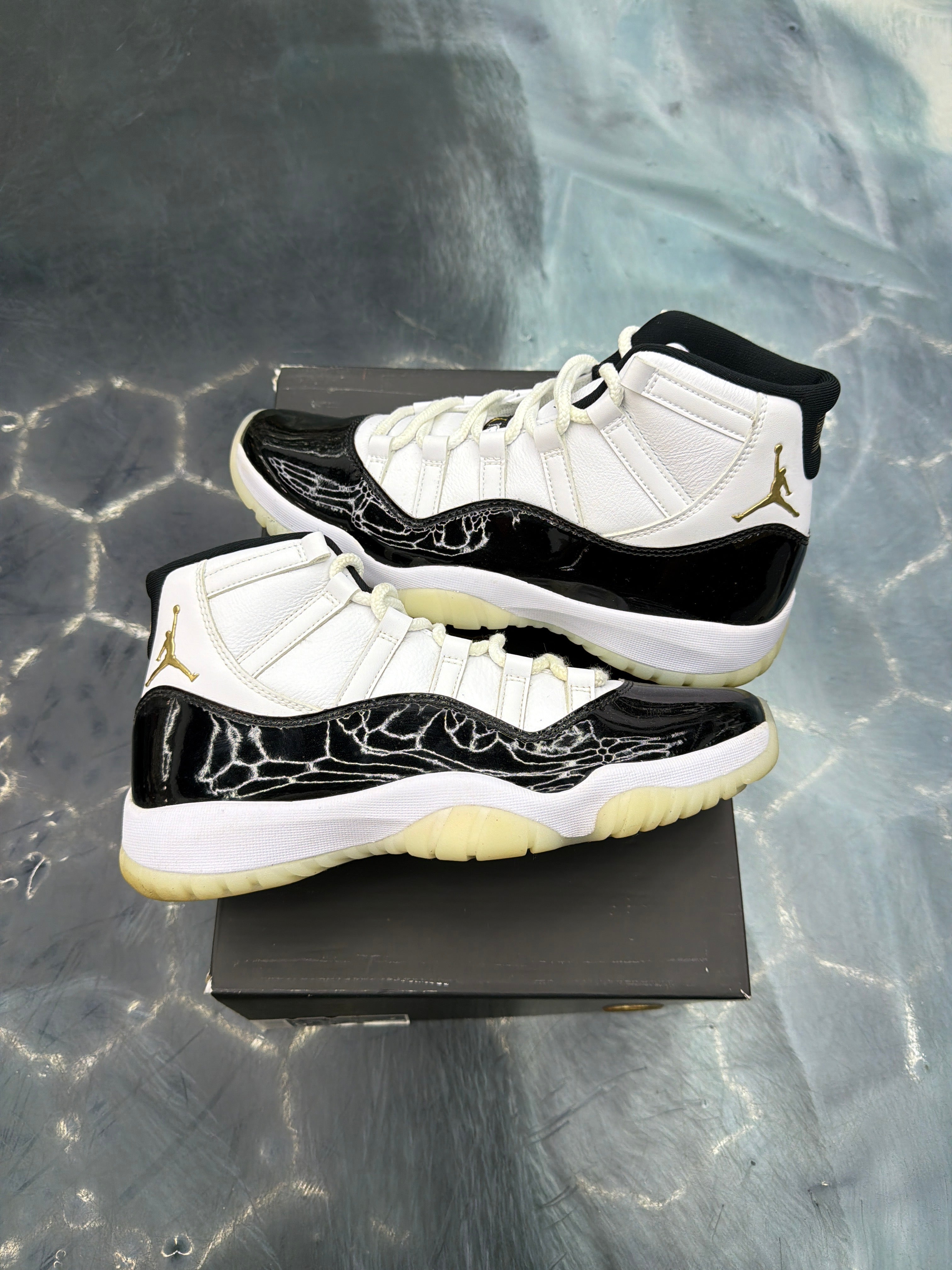 JORDAN 11 RETRO DMP GRATITUDE PRE OWNED SIZE 9.5