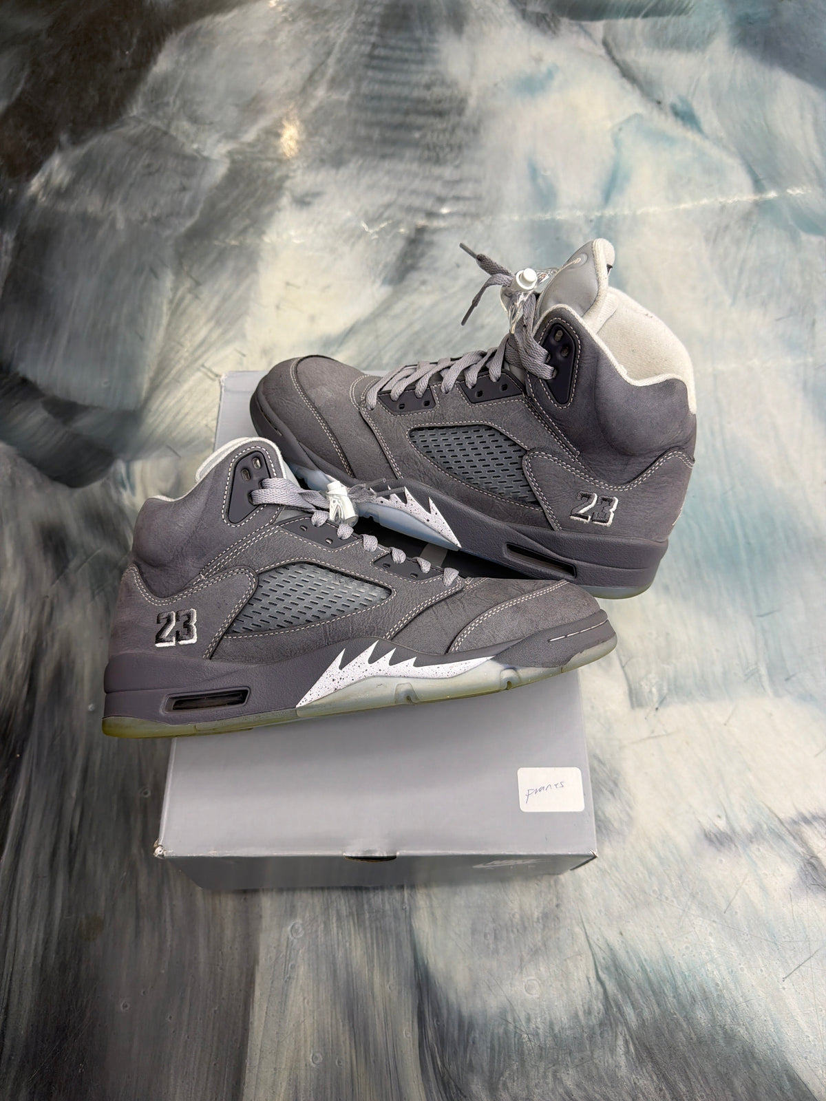 JORDAN 5 RETRO WOLF PRE OWNED SIZE 9.5