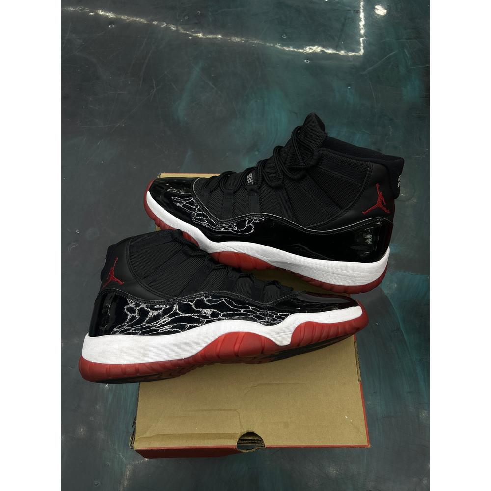 JORDAN 11 RETRO PLAYOFF BRED PRE OWNED SIZE 13