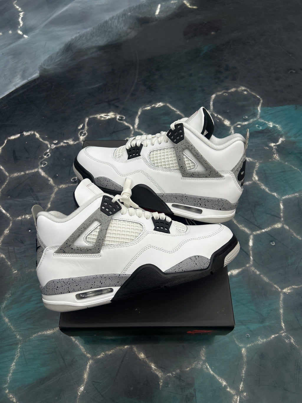 JORDAN 4 RETRO WHITE CEMENT PRE OWNED SIZE 8