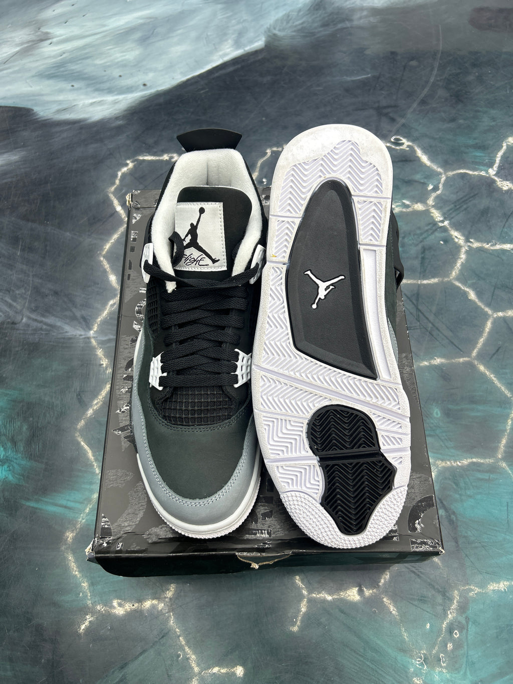 JORDAN 4 RETRO FEAR PRE OWNED SIZE 11.5