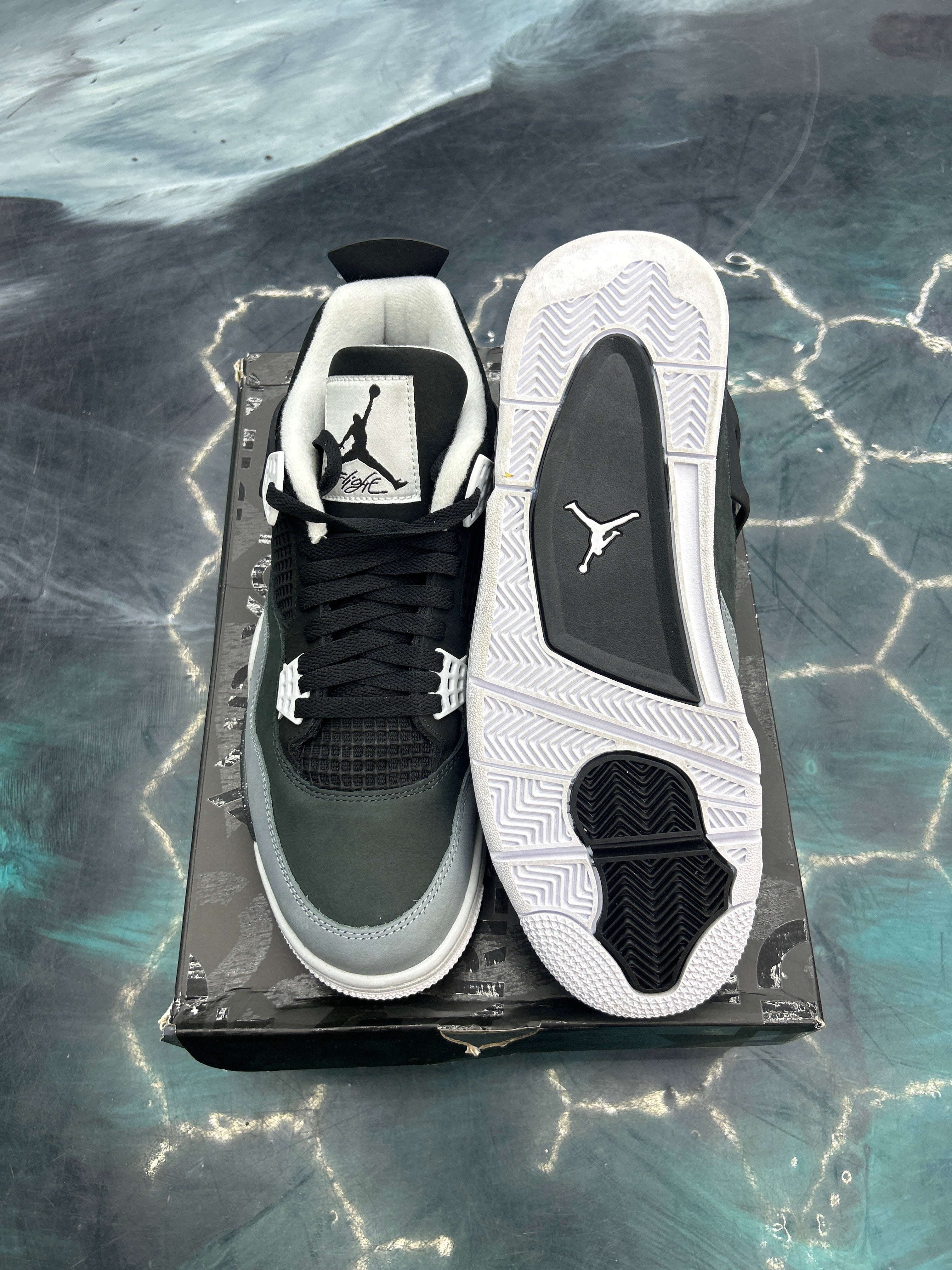 JORDAN 4 RETRO FEAR PRE OWNED SIZE 11.5