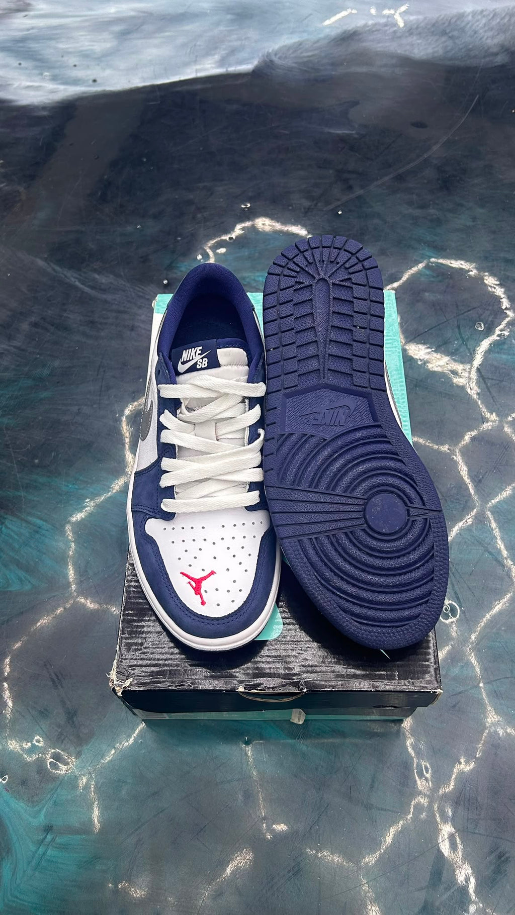 JORDAN 1 LOW SB MIDNIGHT NAVY PRE OWNED SIZE 7