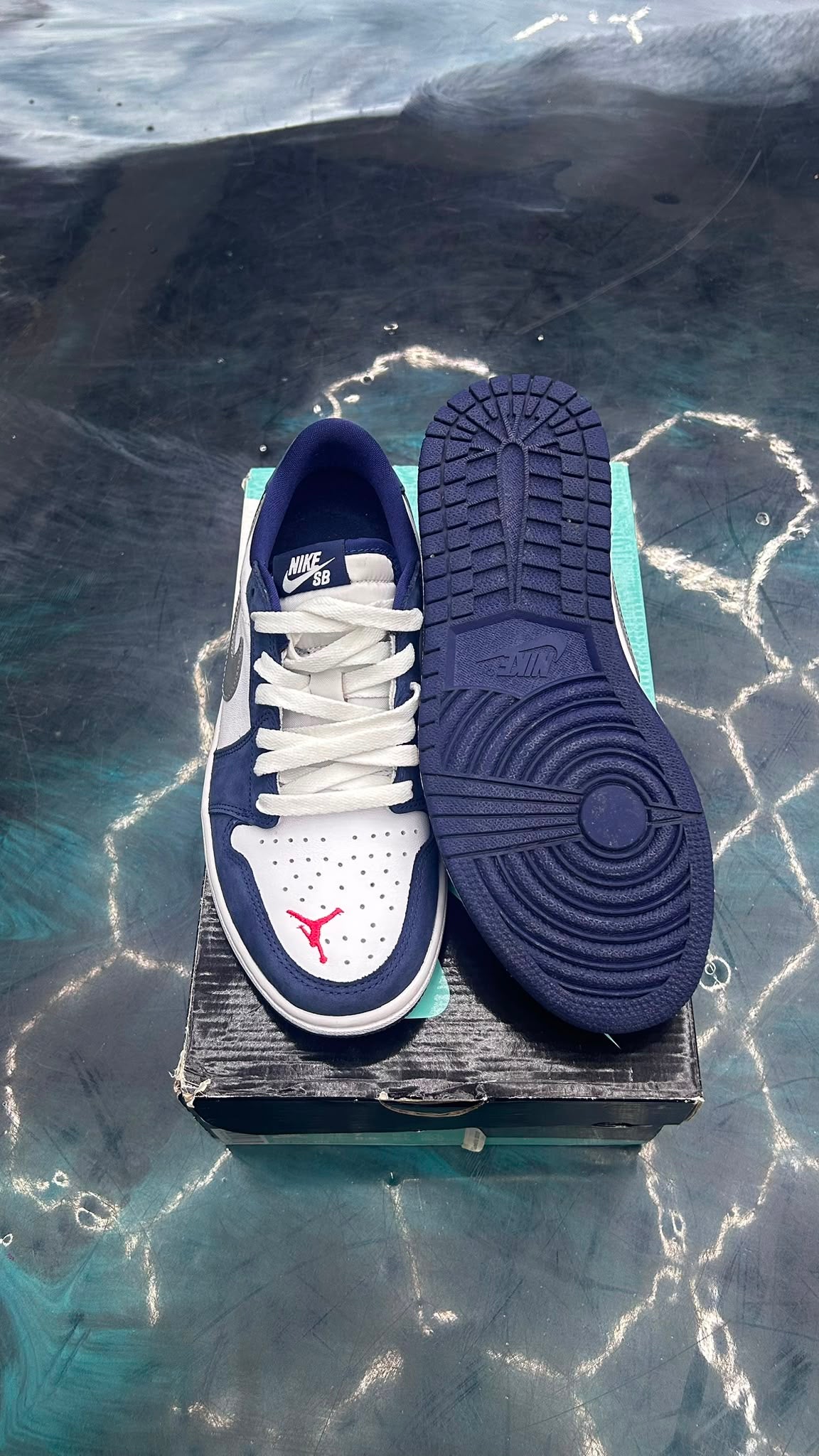 JORDAN 1 LOW SB MIDNIGHT NAVY PRE OWNED SIZE 7