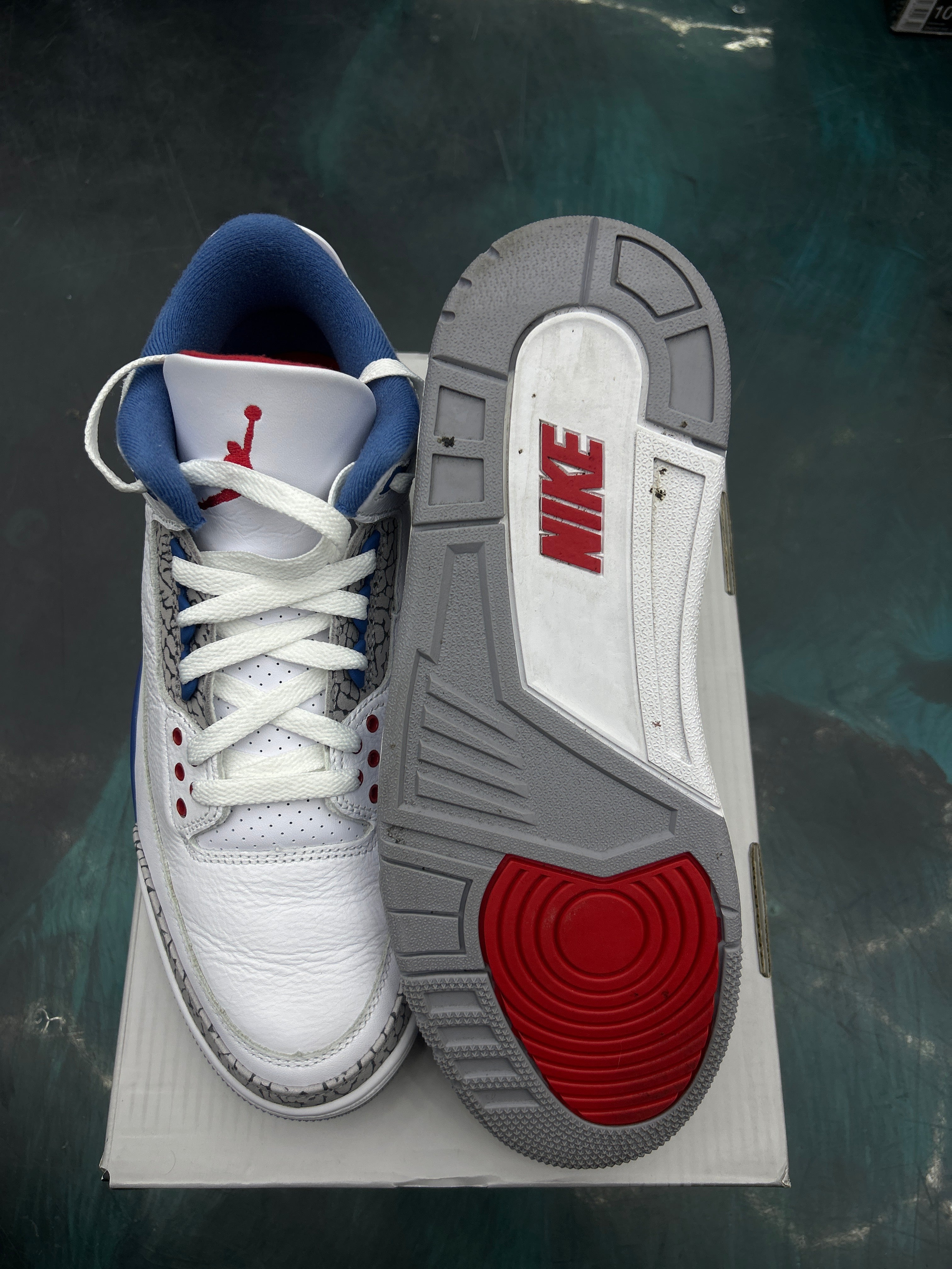JORDAN 3 RETRO TRUE BLUE PRE OWNED SIZE 10