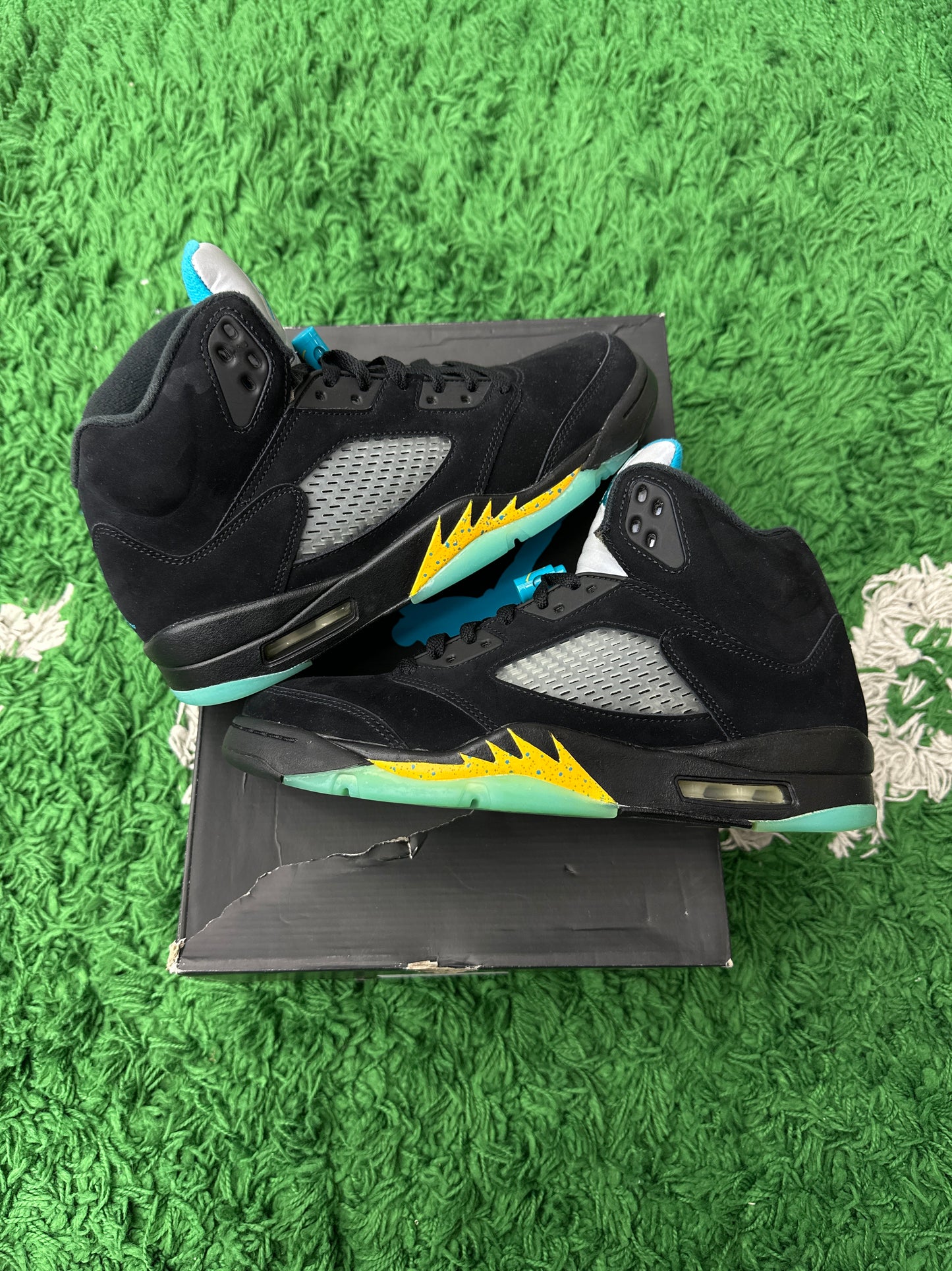 JORDAN 5 RETRO AUQUA PRE-OWNED SIZE 8.5