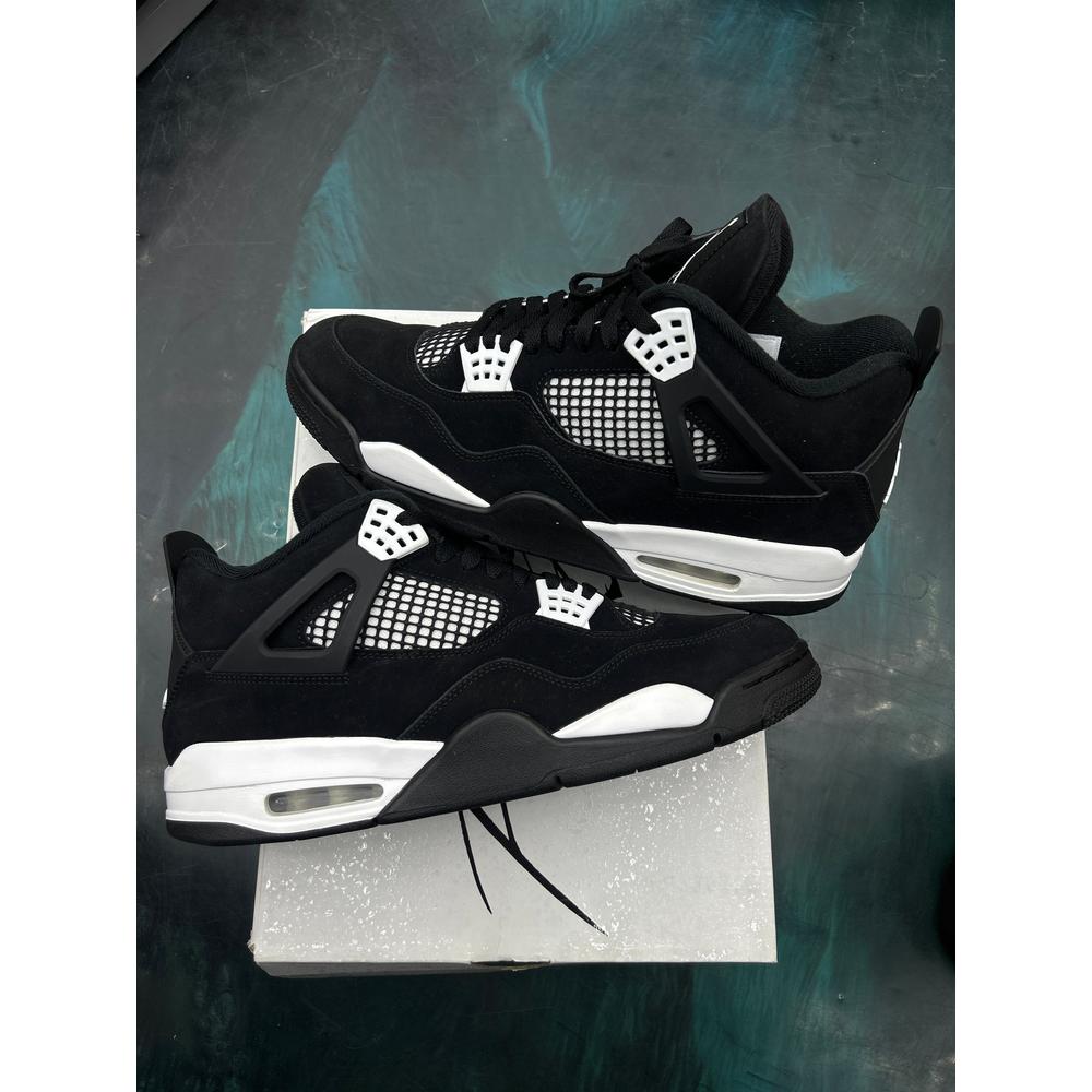 JORDAN 4 RETRO WHITE THUNDER PRE OWNED SIZE 13