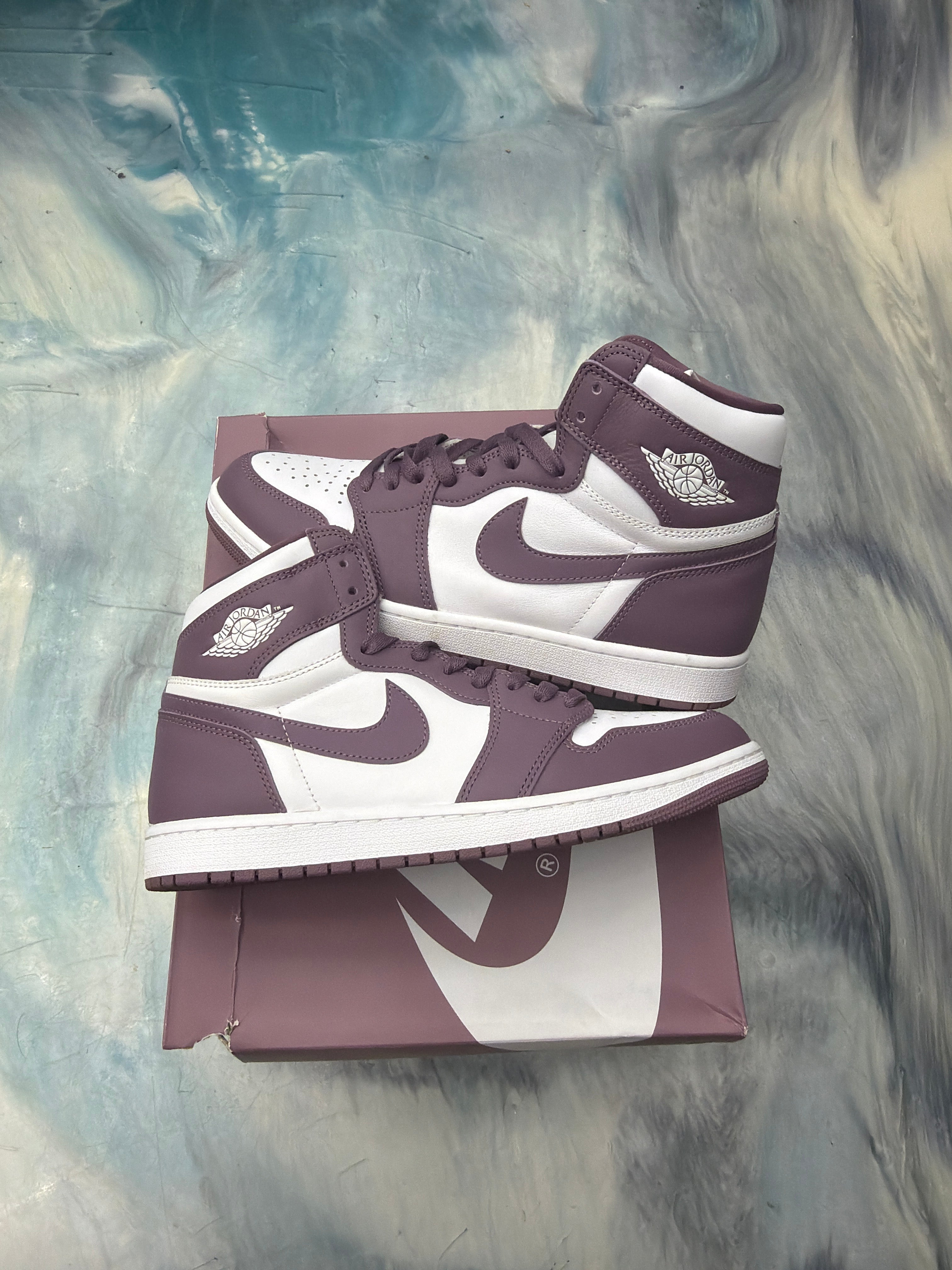 JORDAN 1 RETRO HIGH OG MAUVE PRE OWNED SIZE 11