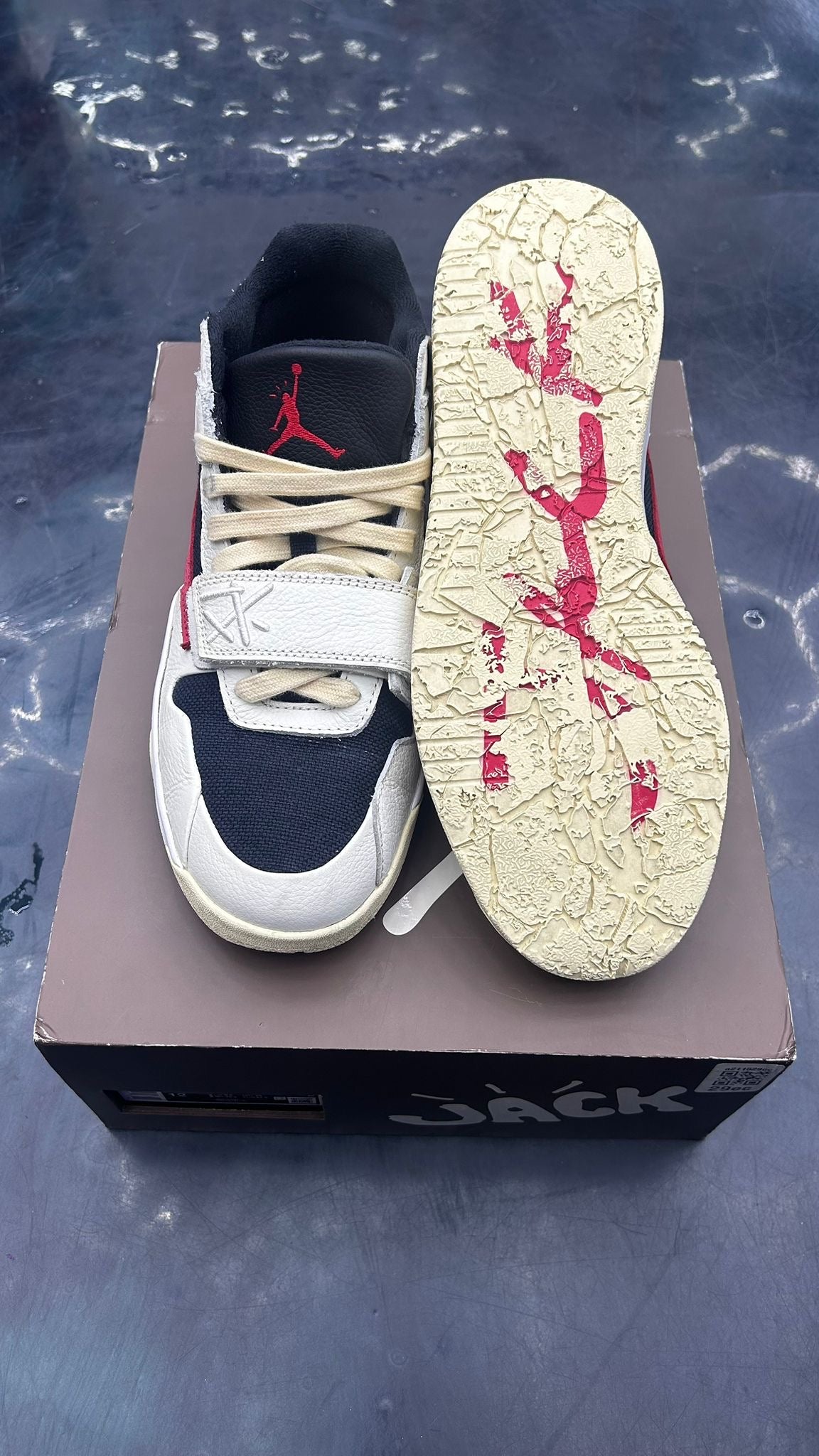 JORDAN JUMPMAN JACK TR TRAVIS SCOTT UNIVERSITY RED PRE OWNED SIZE 10.5