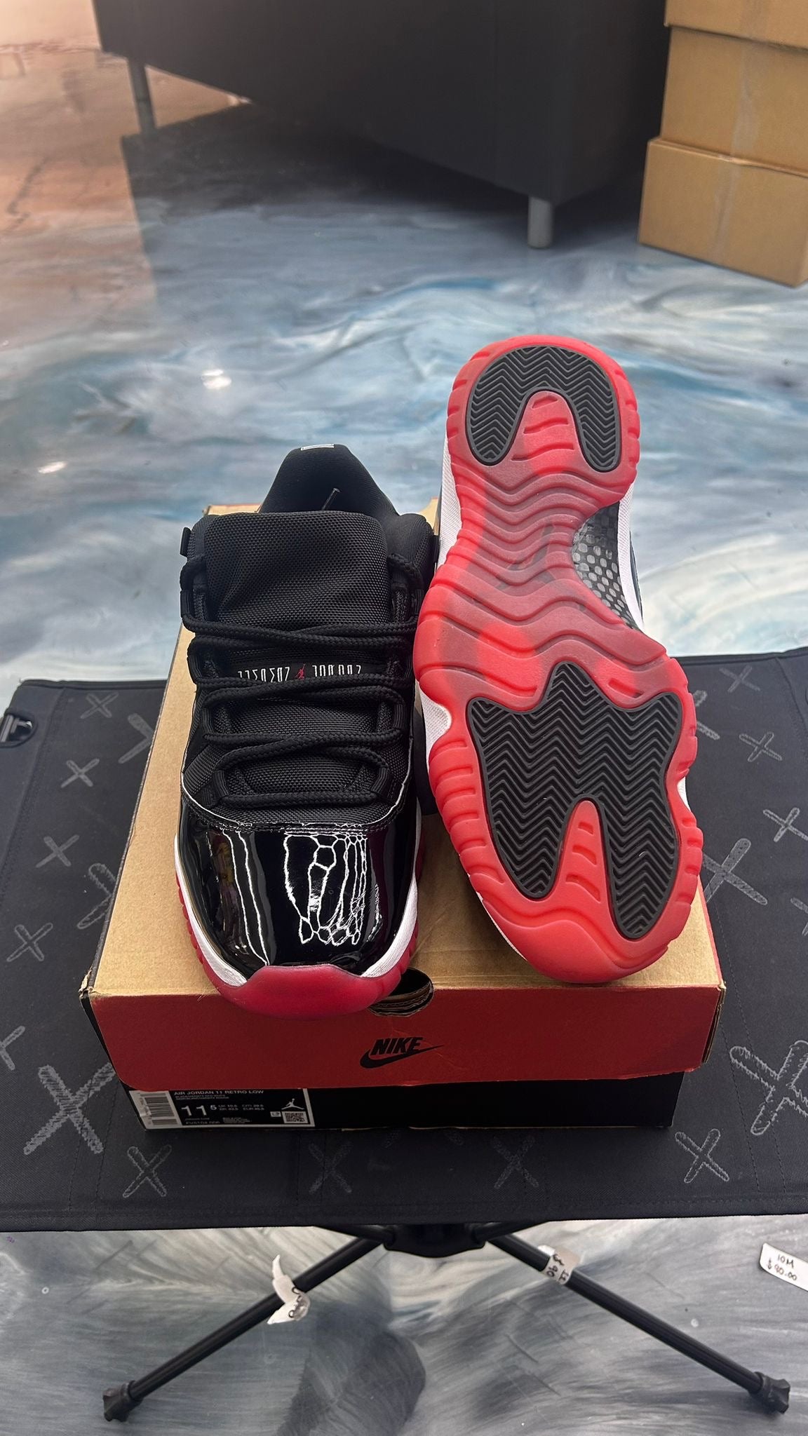 JORDAN 11 RETRO LOW BRED PRE OWNED SIZE 11.5
