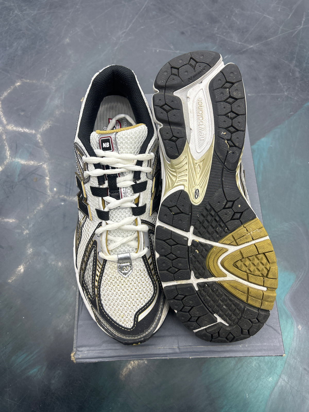 NEW BALANCE 1906R WHITE METALLIC GOLD PREOWNED SIZE 9.5