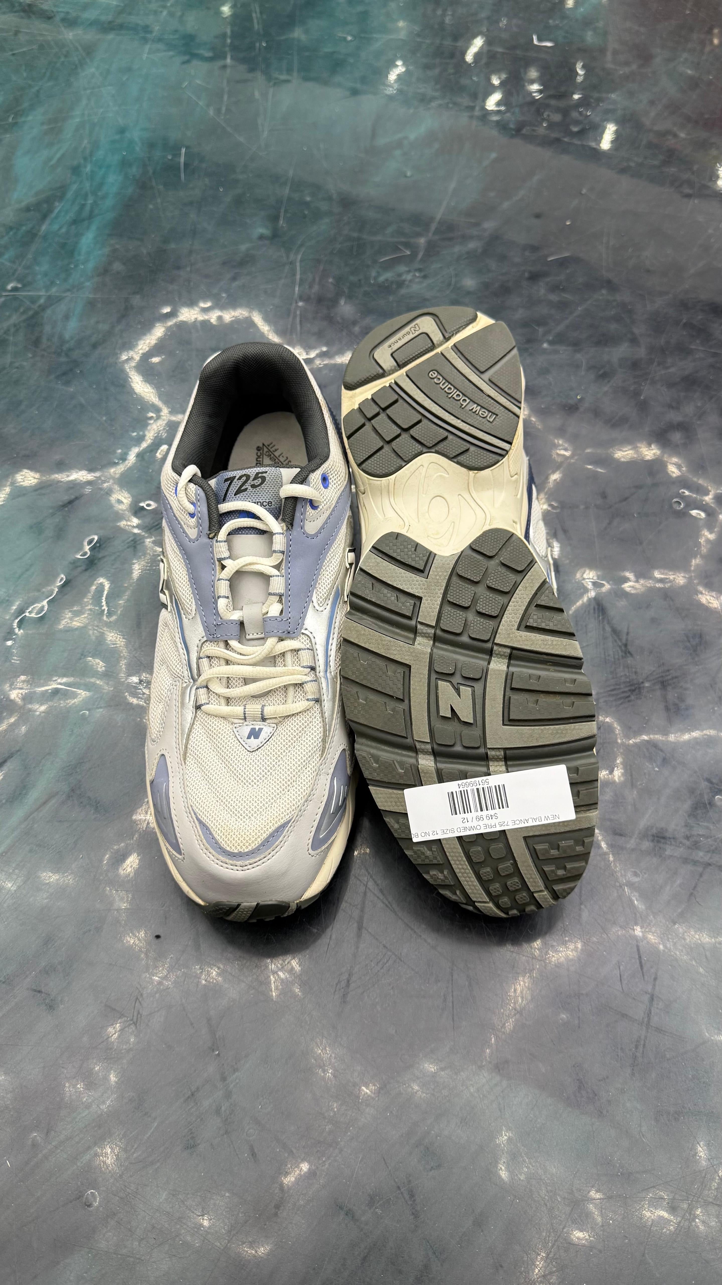 NEW BALANCE 725 PRE OWNED SIZE 12 NO BOX
