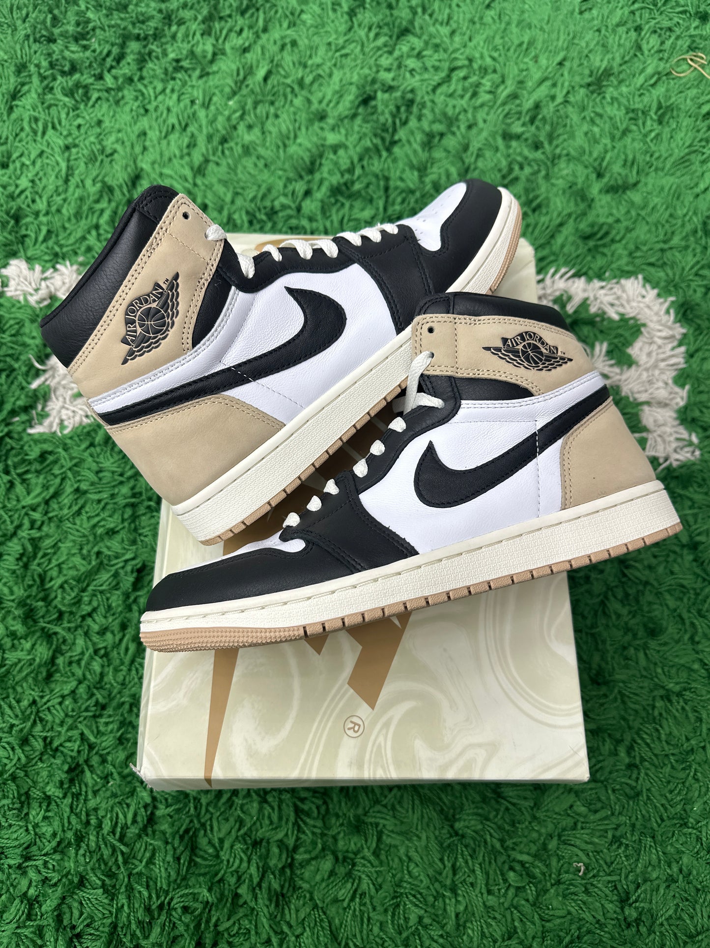 JORDAN 1 RETRO HIGH OG LATTE (WOMEN’S) PRE-OWNED SIZE 10.5